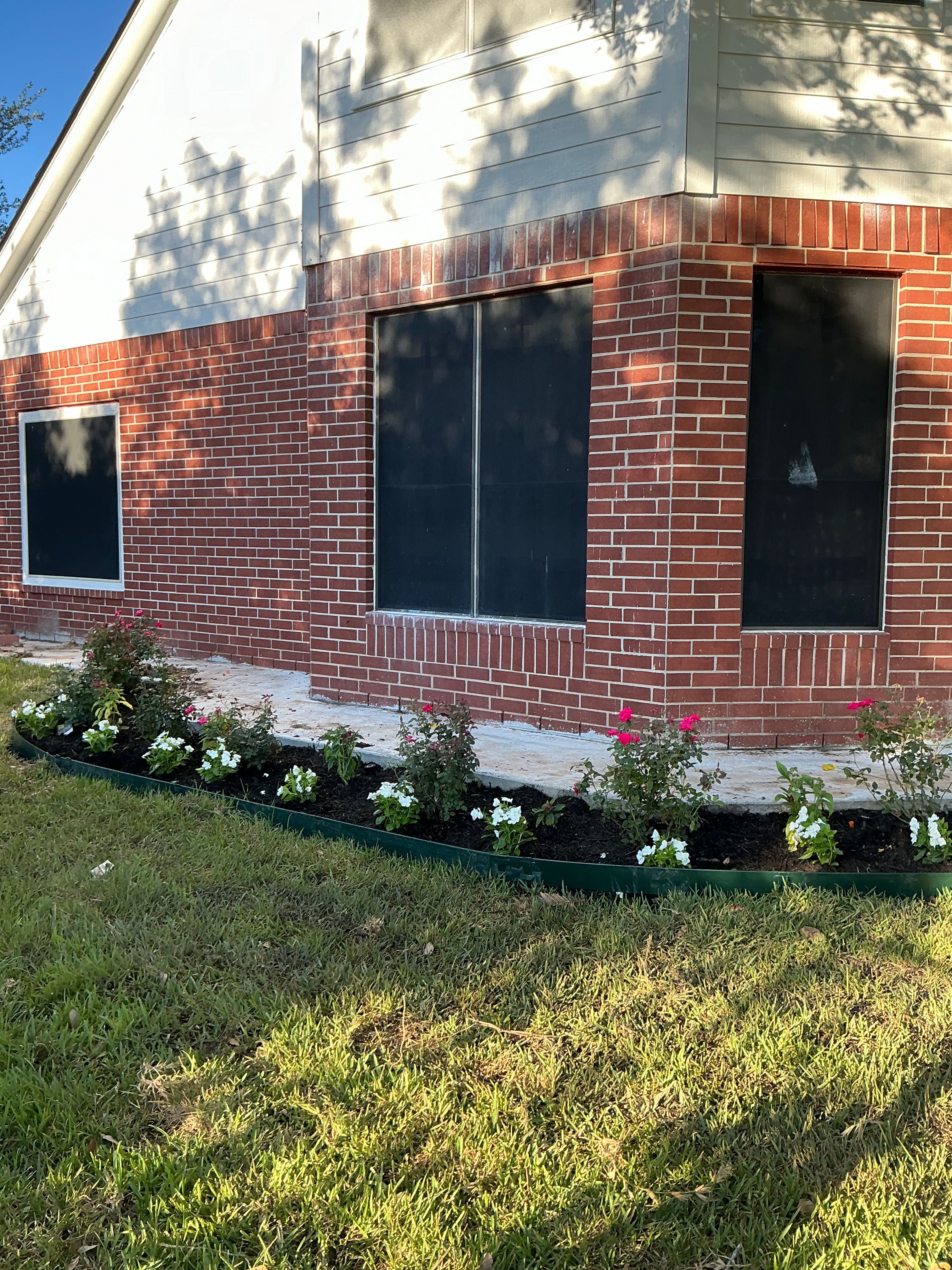 Flower beds for Silver Mines Landscape & Construction, LLC. in Houston, TX