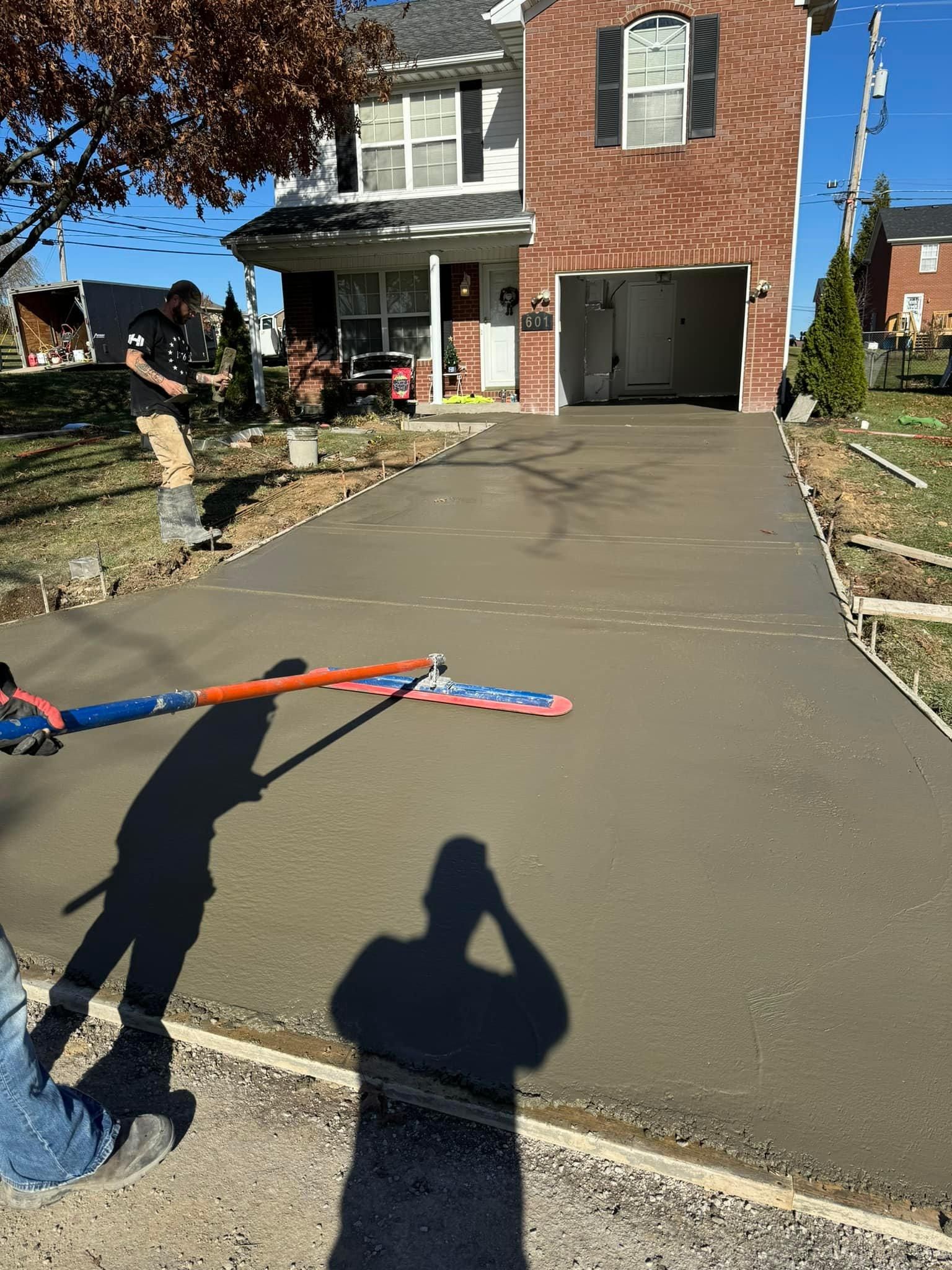 Concrete Driveways for Hellards Excavation and Concrete Services LLC in Mount Vernon, KY