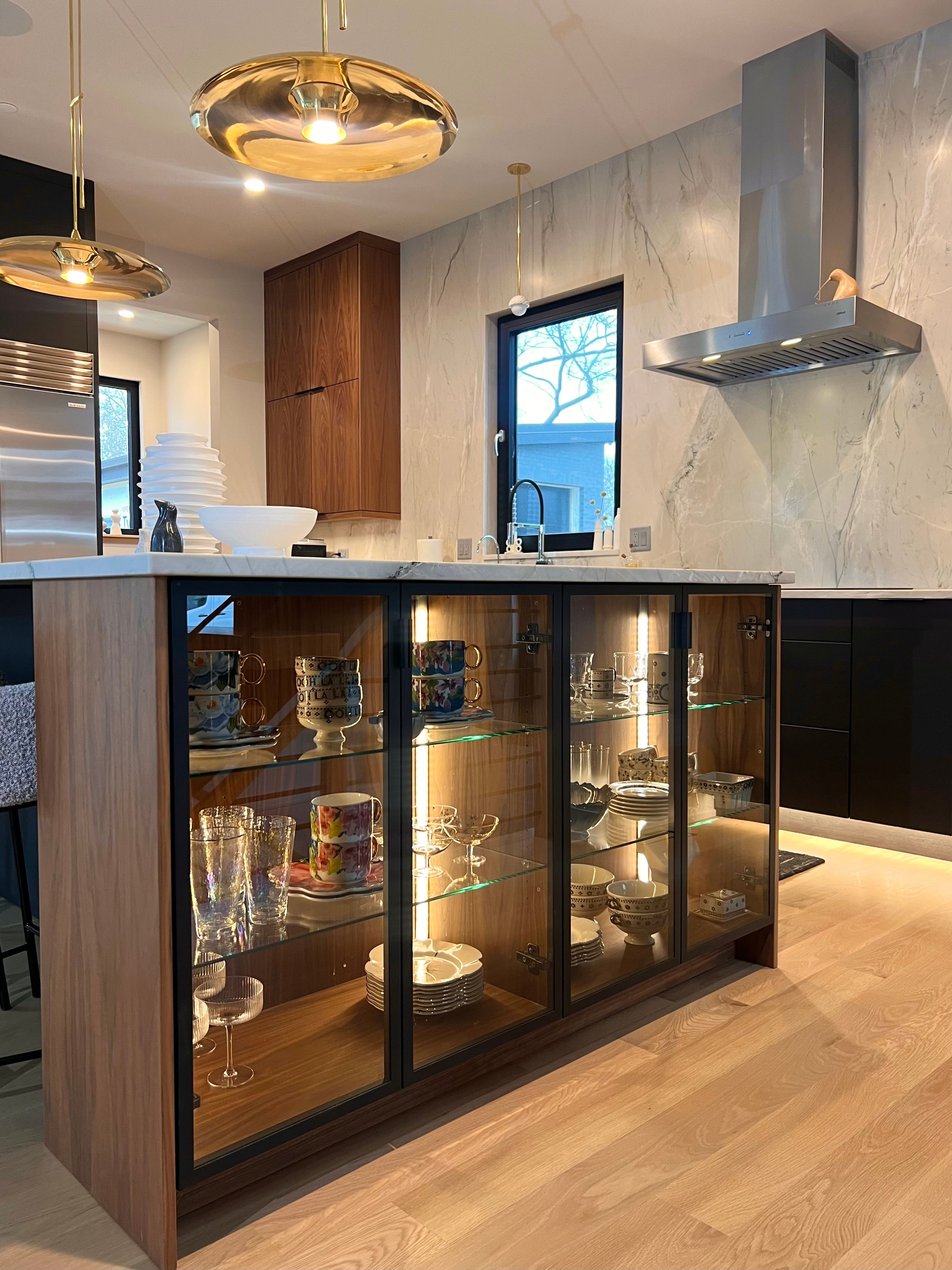 Prospect Heights Modern Kitchen for Ekwood Finishes in St. Charles, IL