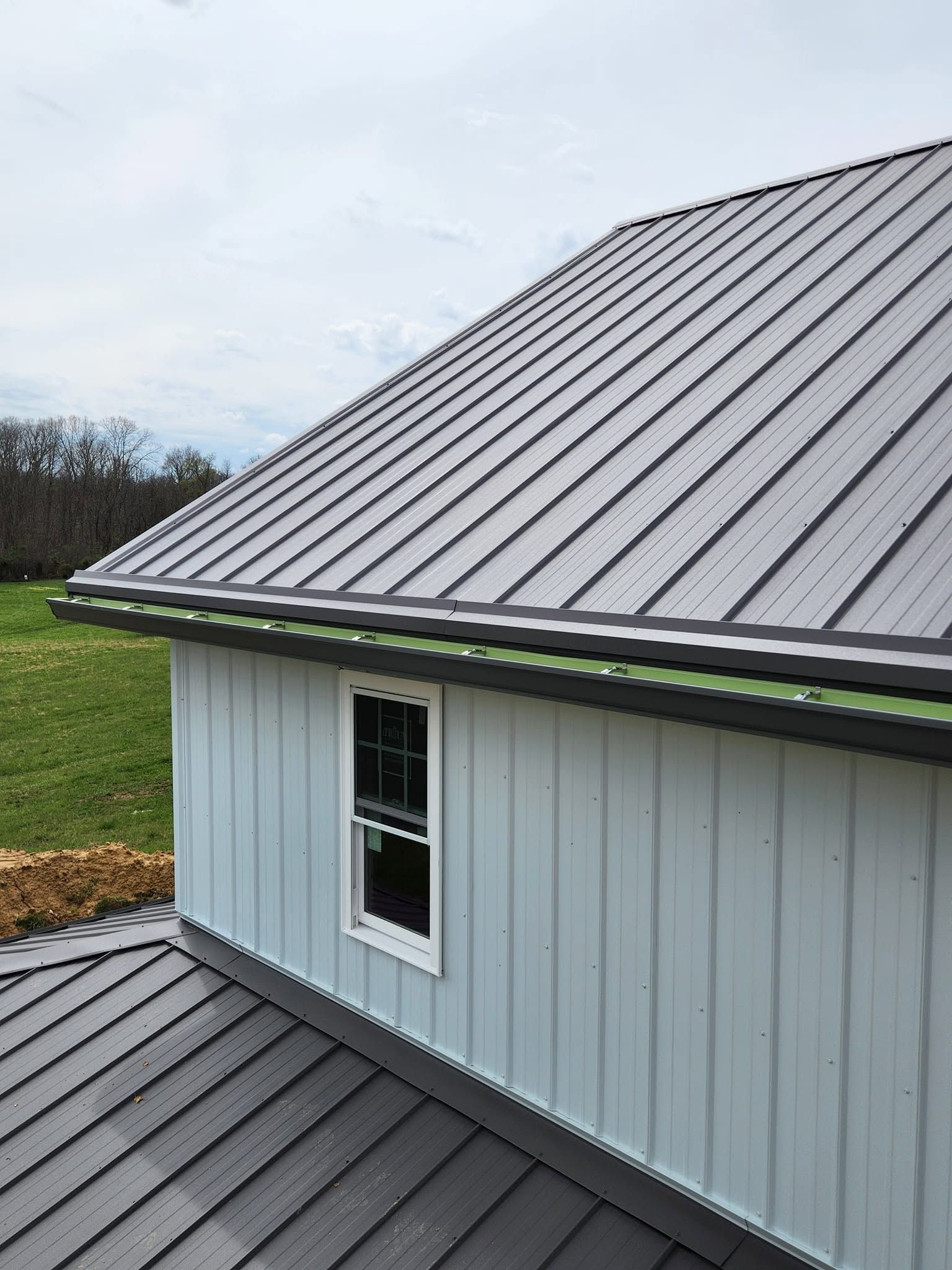 Roofing for Top Hand Roofing and Gutters in Pomeroy, OH