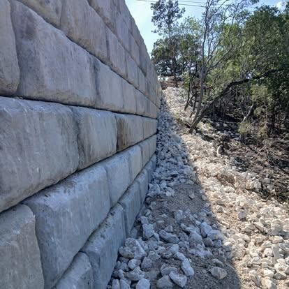  for Thompson Construction in Uvalde, TX