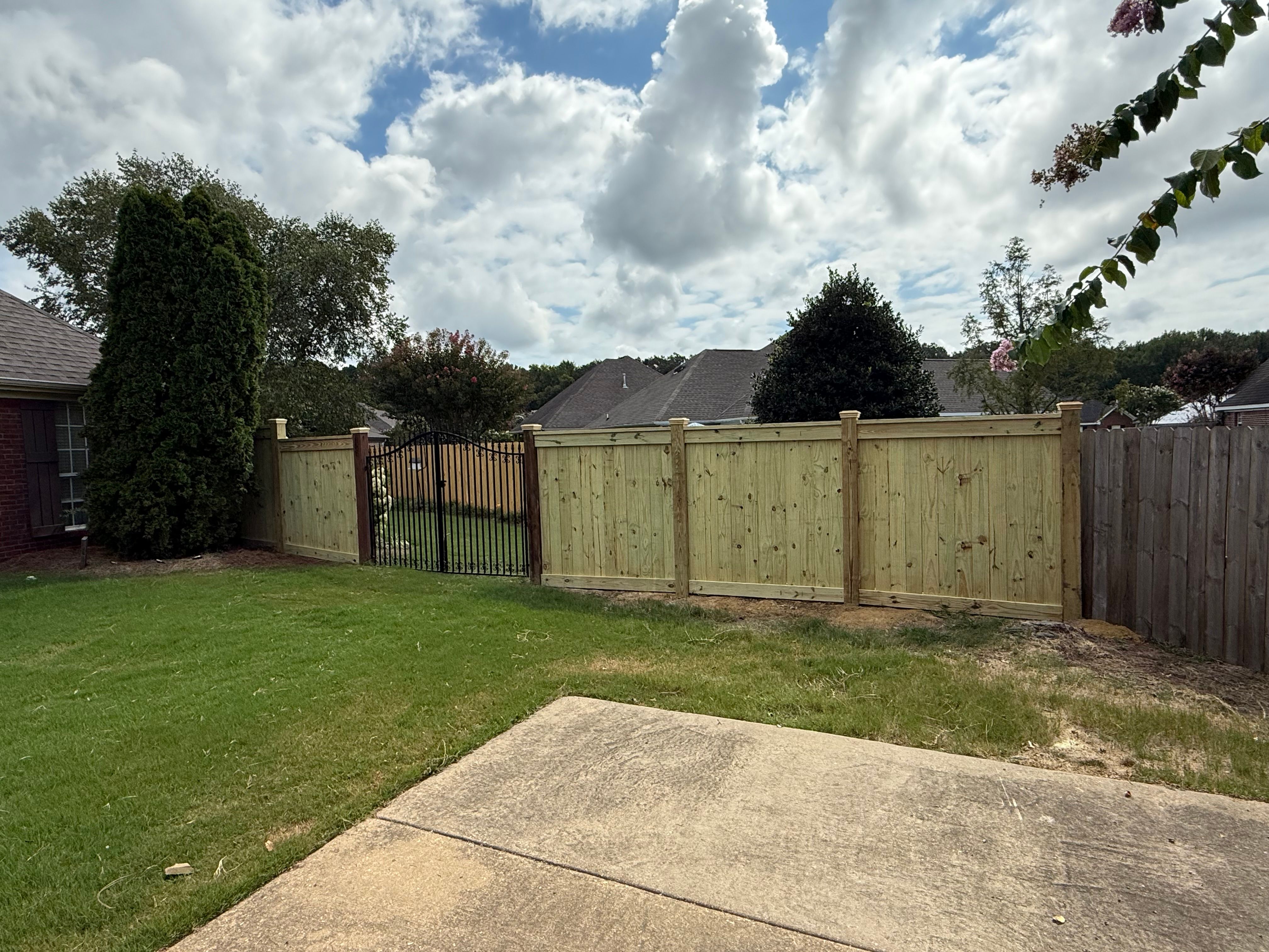  for Pennington Fence Co in Tupelo, MS