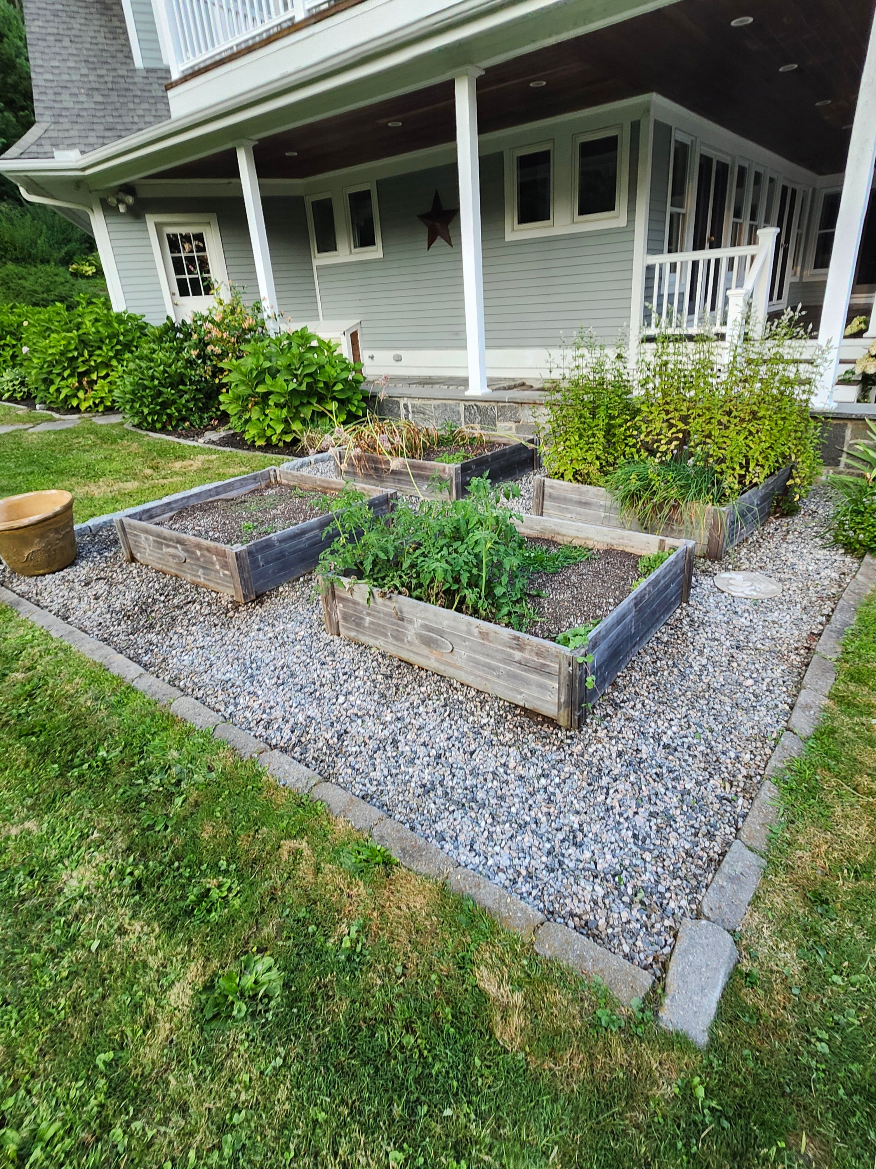 Muclhing & Weeding for Landscape Innovations LLC in Torrington, CT