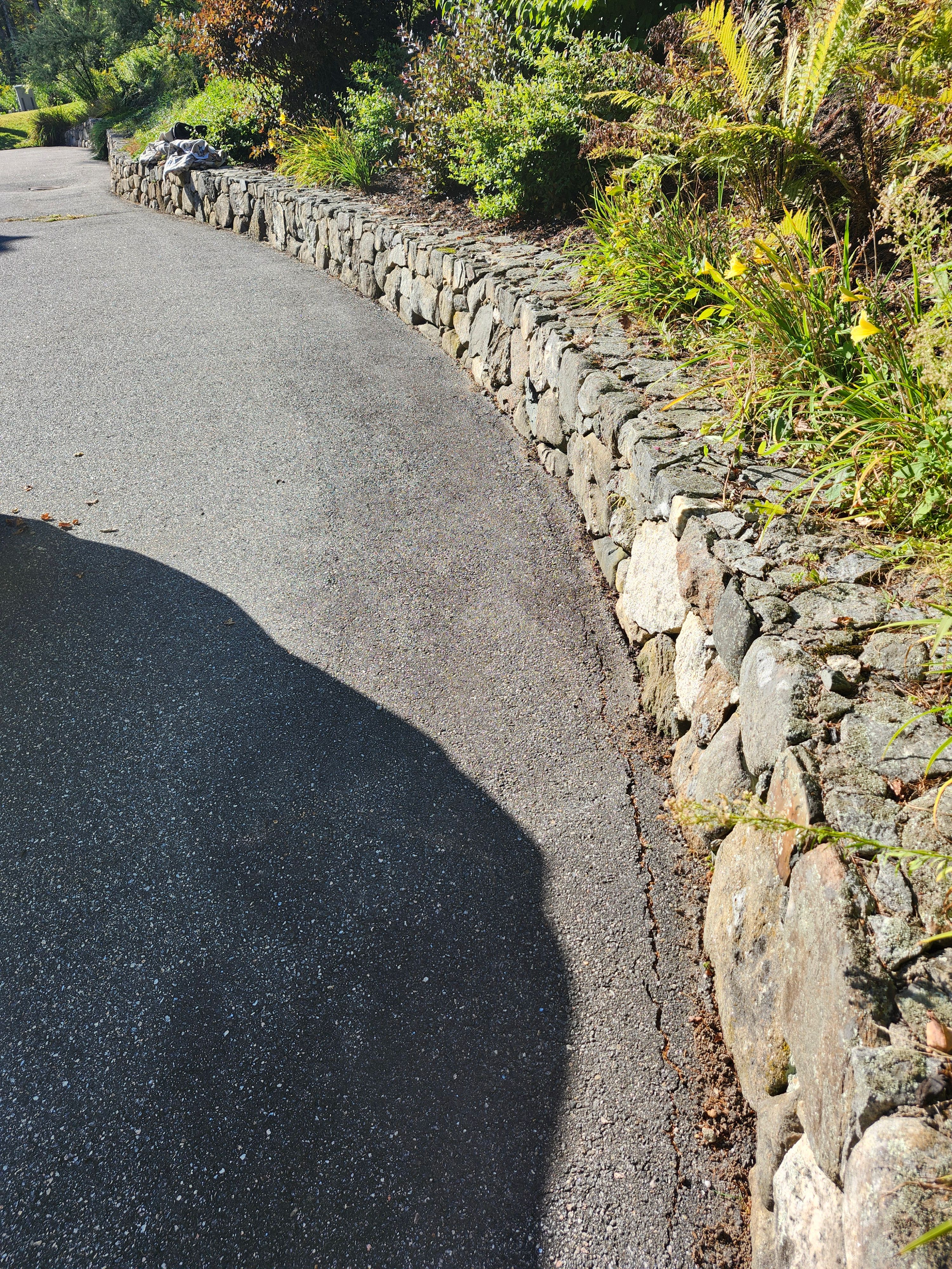 Muclhing & Weeding for Landscape Innovations LLC in Torrington, CT