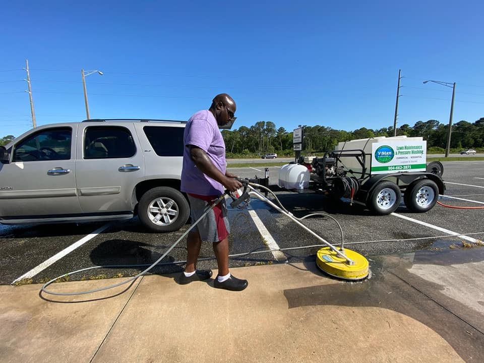 Pressure Washing & Softwashing for V Man Services LLC in Asbury Lake, FL