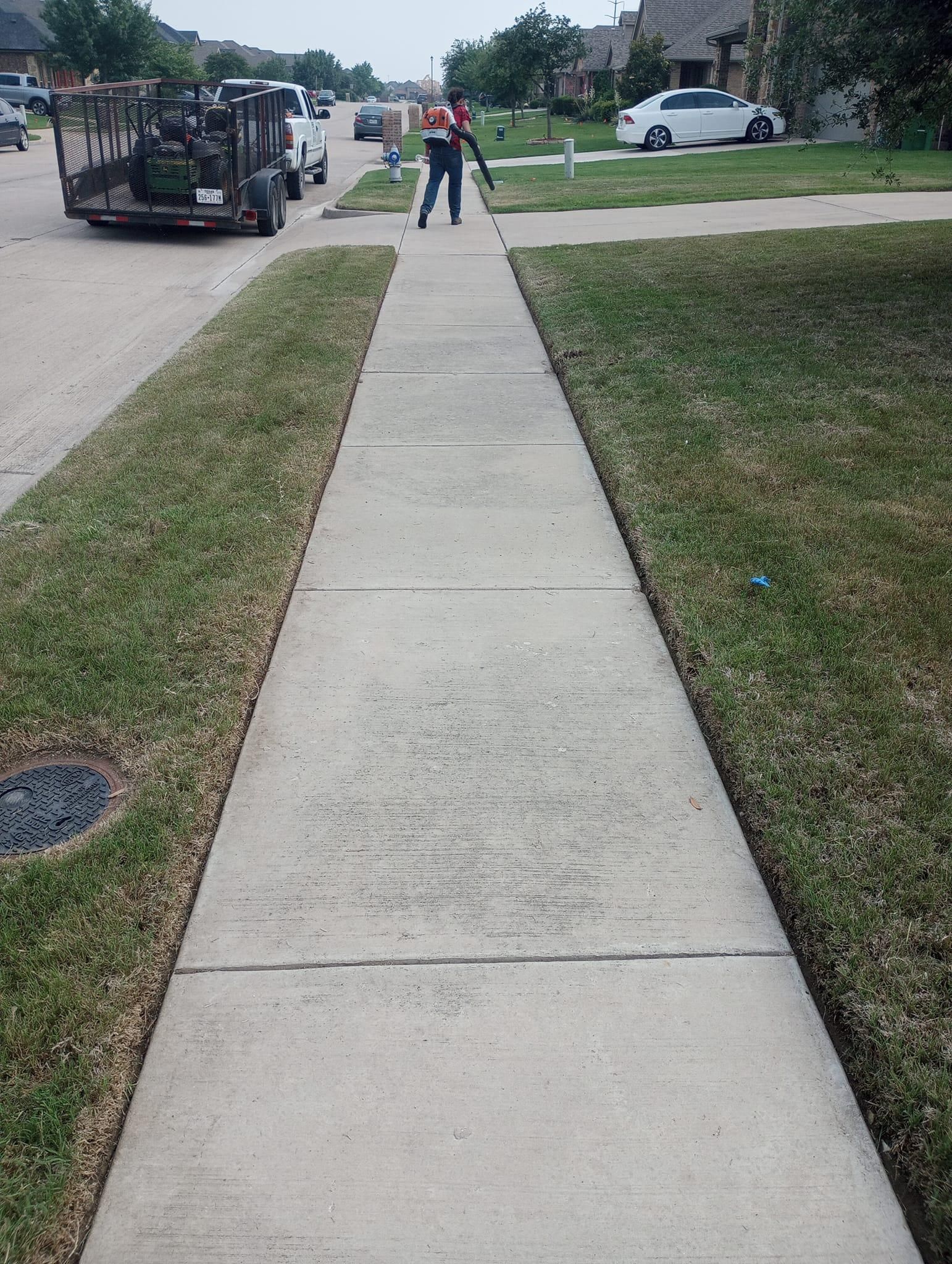 Mowing for Emergency Yard Care LLC in Waxahachie, TX