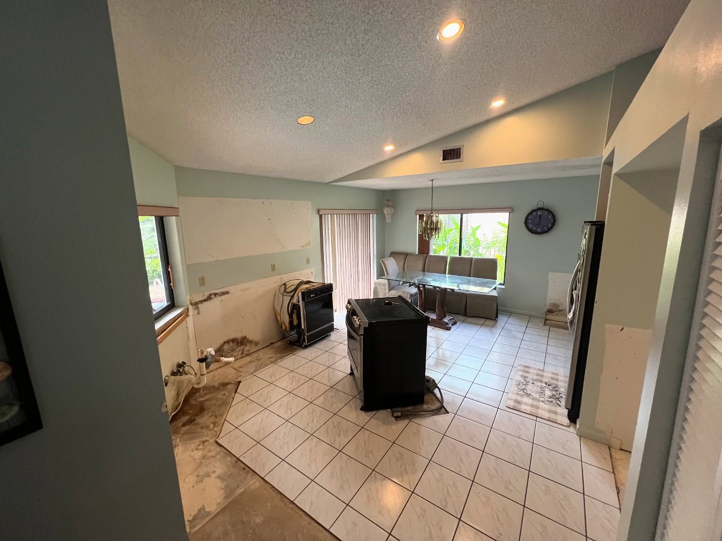  for J & J Refinishing in Fort Lauderdale,  FL