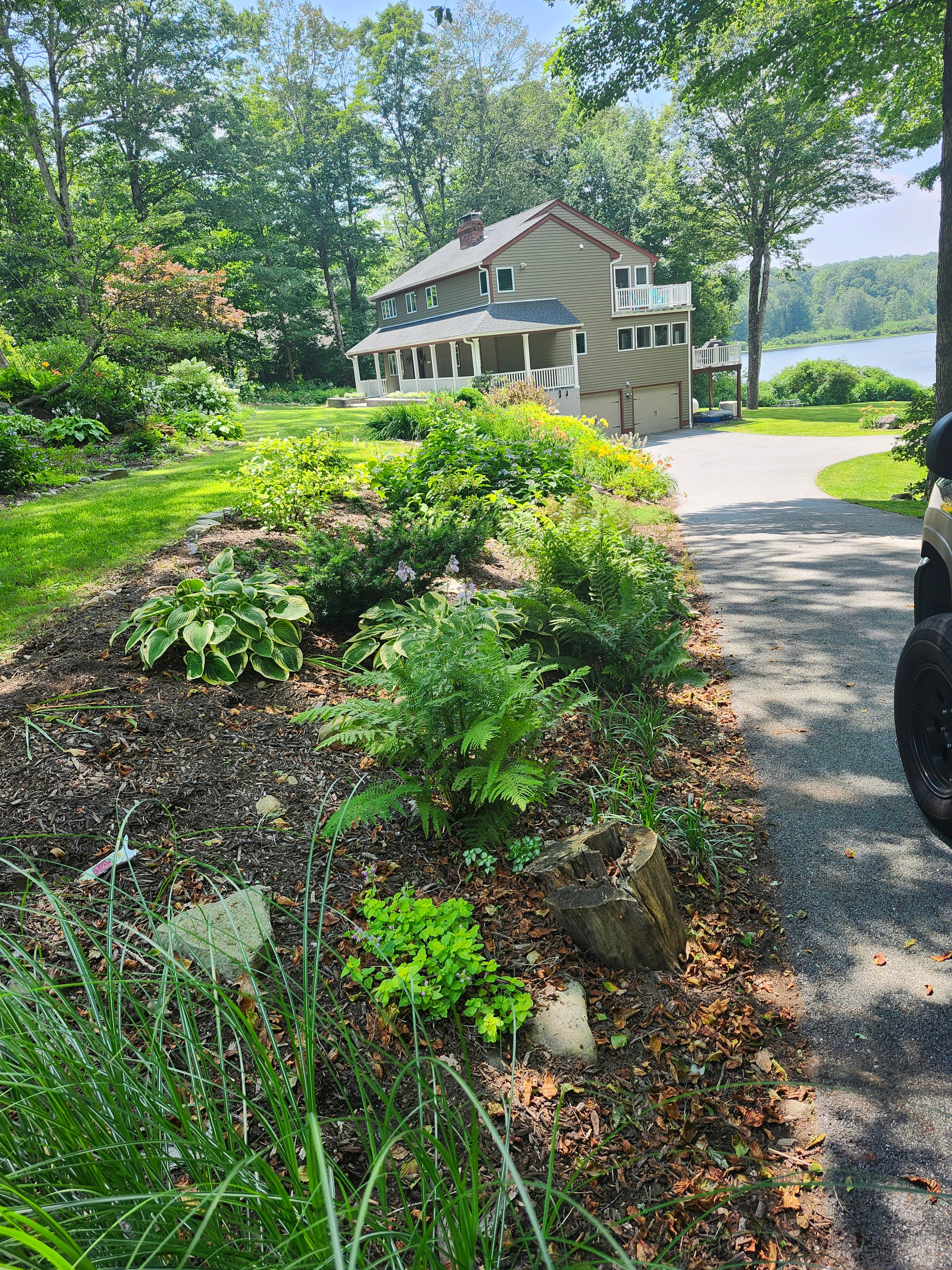 Muclhing & Weeding for Landscape Innovations LLC in Torrington, CT