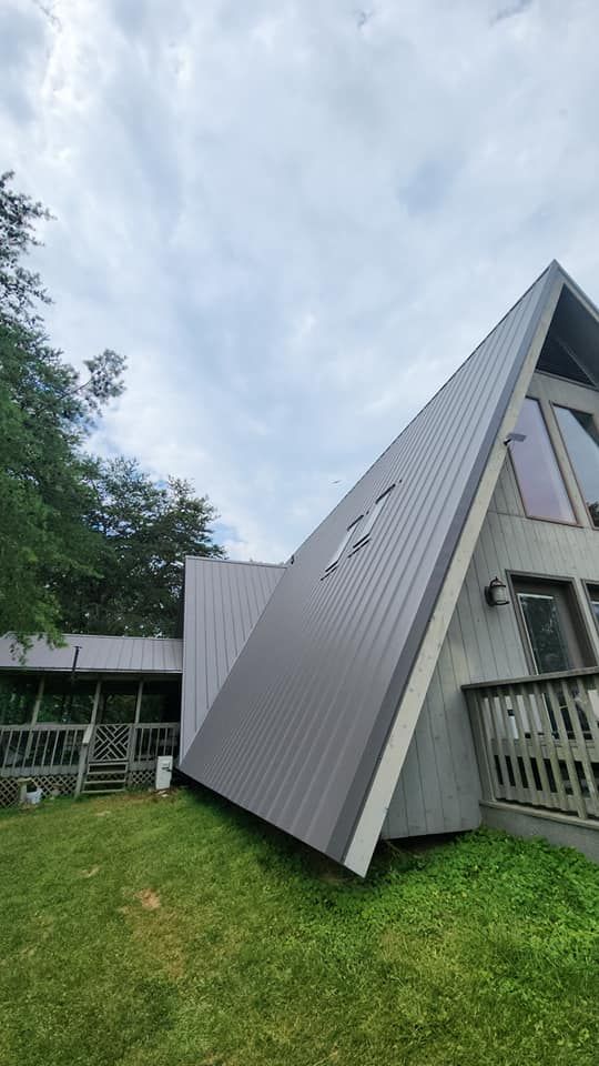 Roofing for Top Hand Roofing and Gutters in Pomeroy, OH