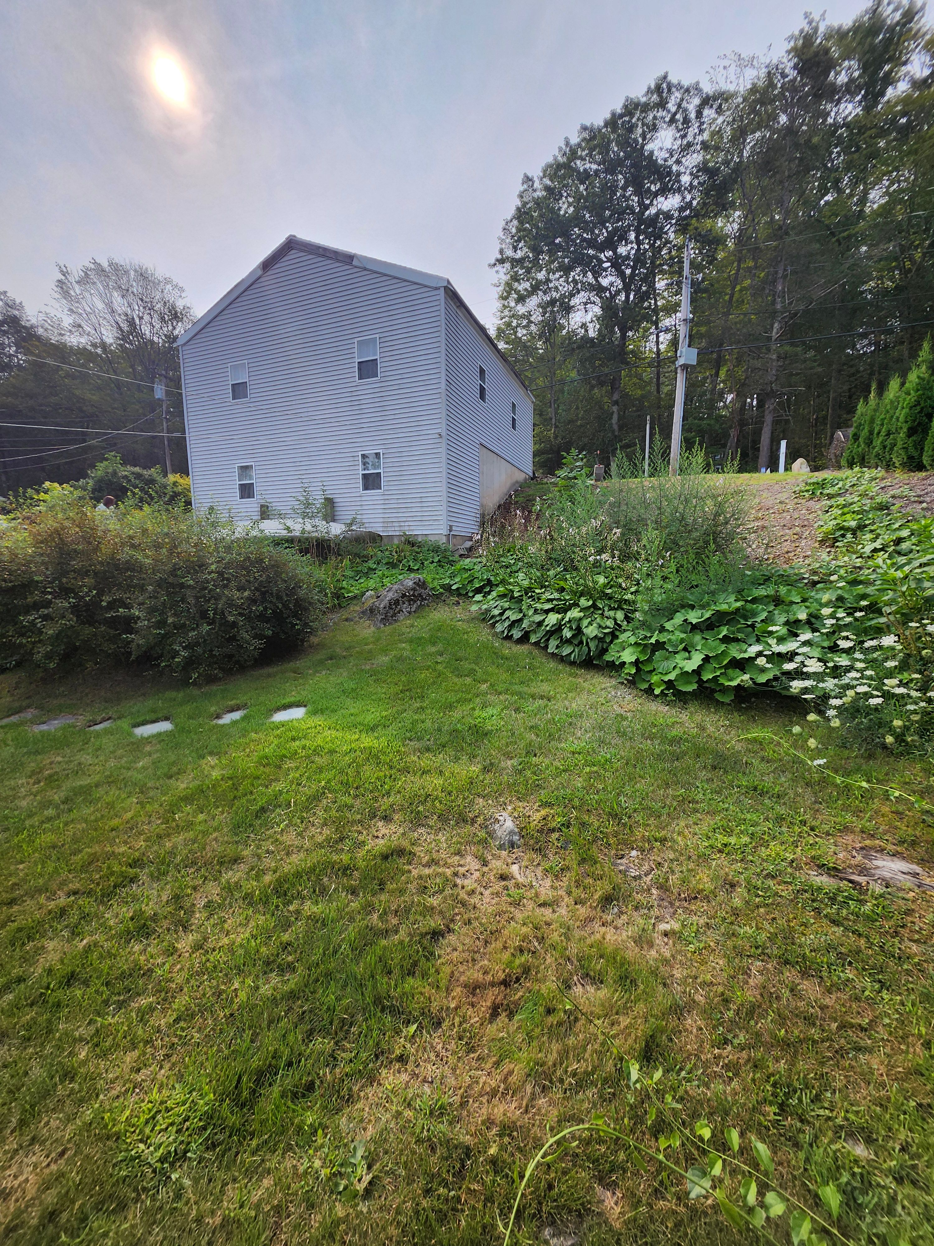 Muclhing & Weeding for Landscape Innovations LLC in Torrington, CT
