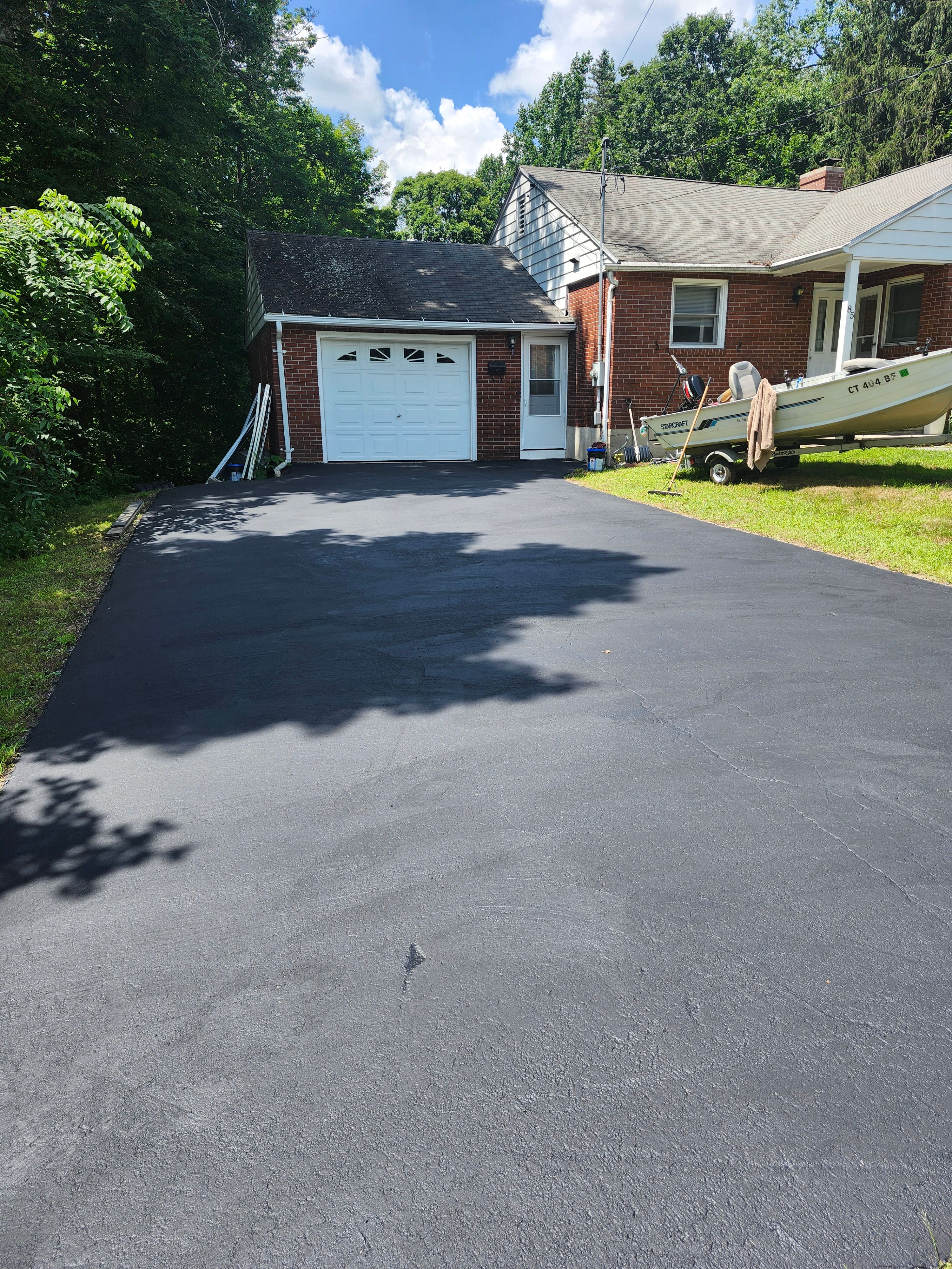 Driveway Seal Coating for Landscape Innovations LLC in Torrington, CT