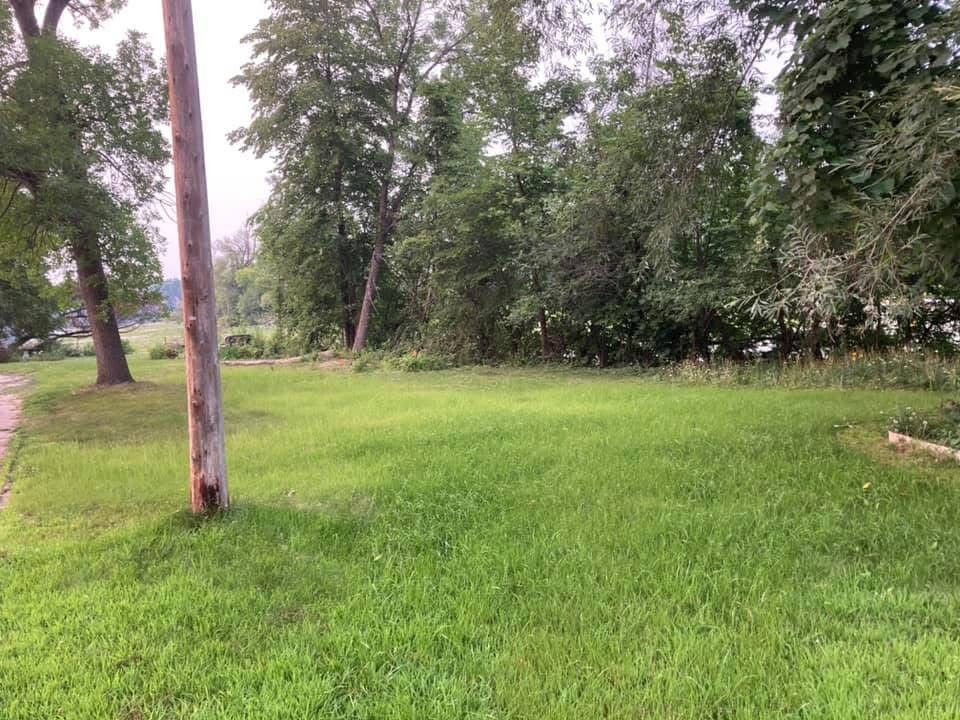  for Premier Services in New London, MN