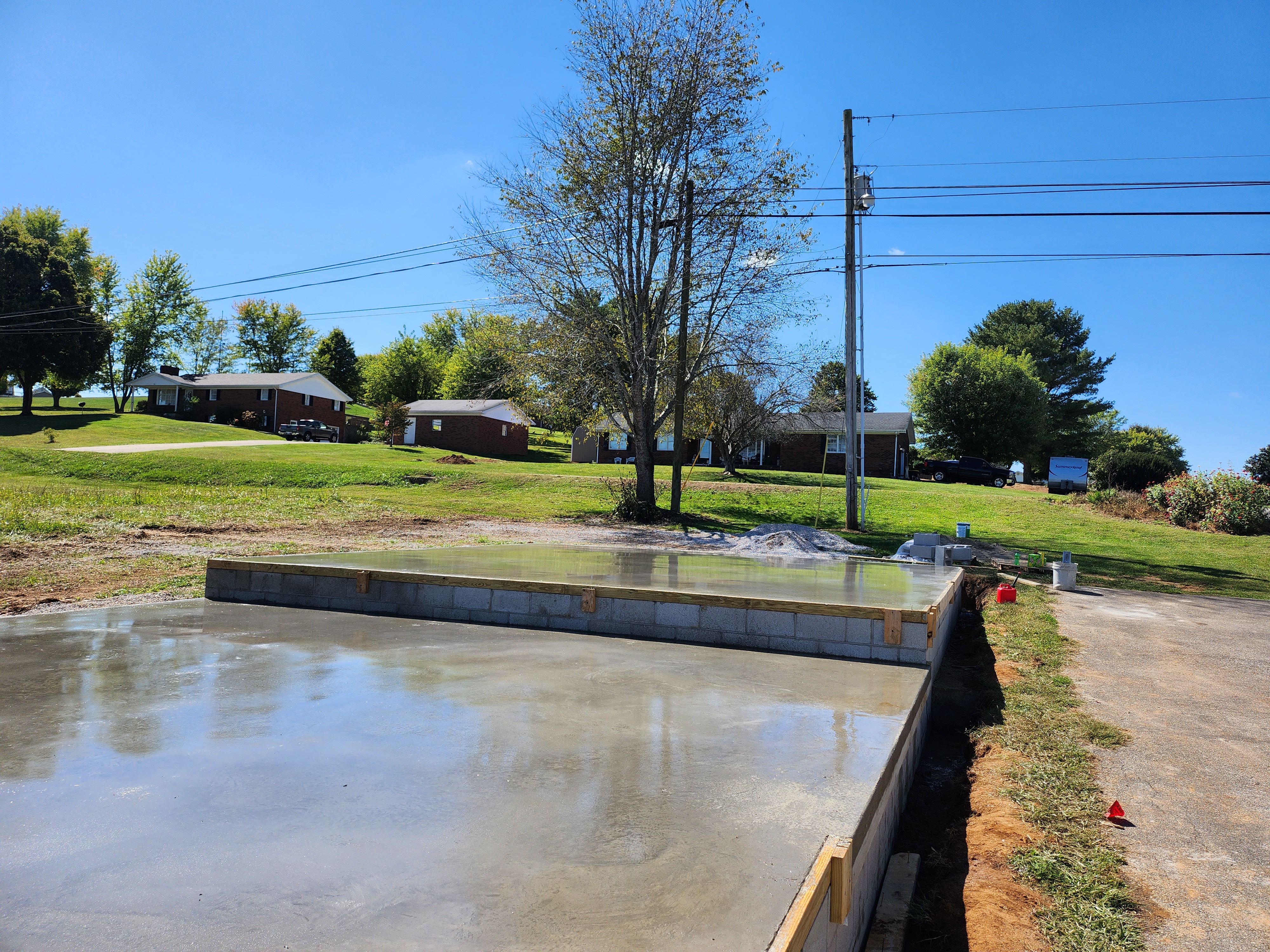 Concrete Driveways for Hellards Excavation and Concrete Services LLC in Mount Vernon, KY