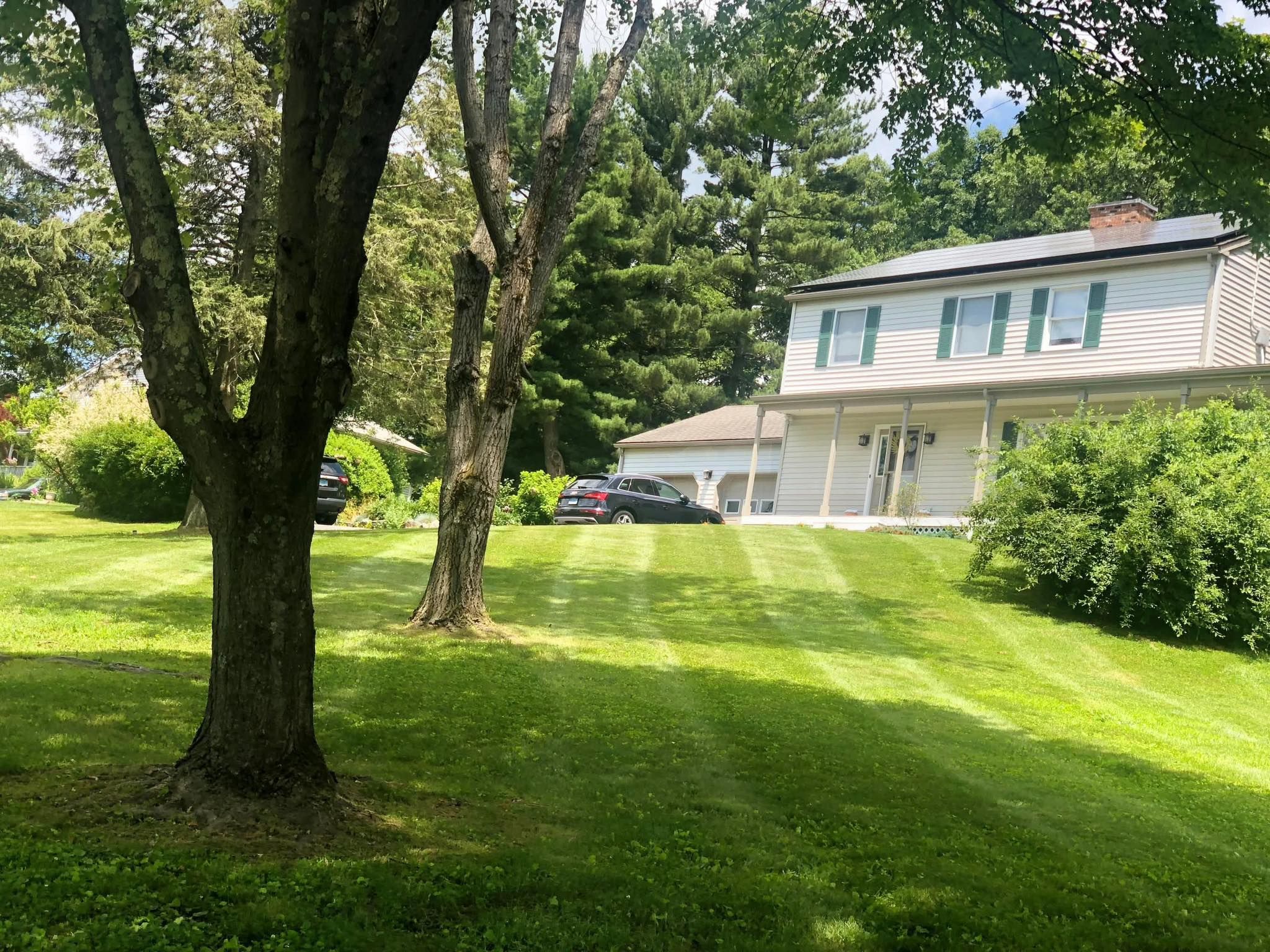 Lawn Care for Guaman’s Landscaping in Waterbury, CT