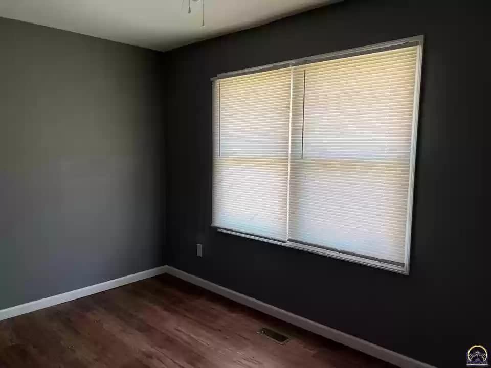  for Hop-2-It in Topeka, KS