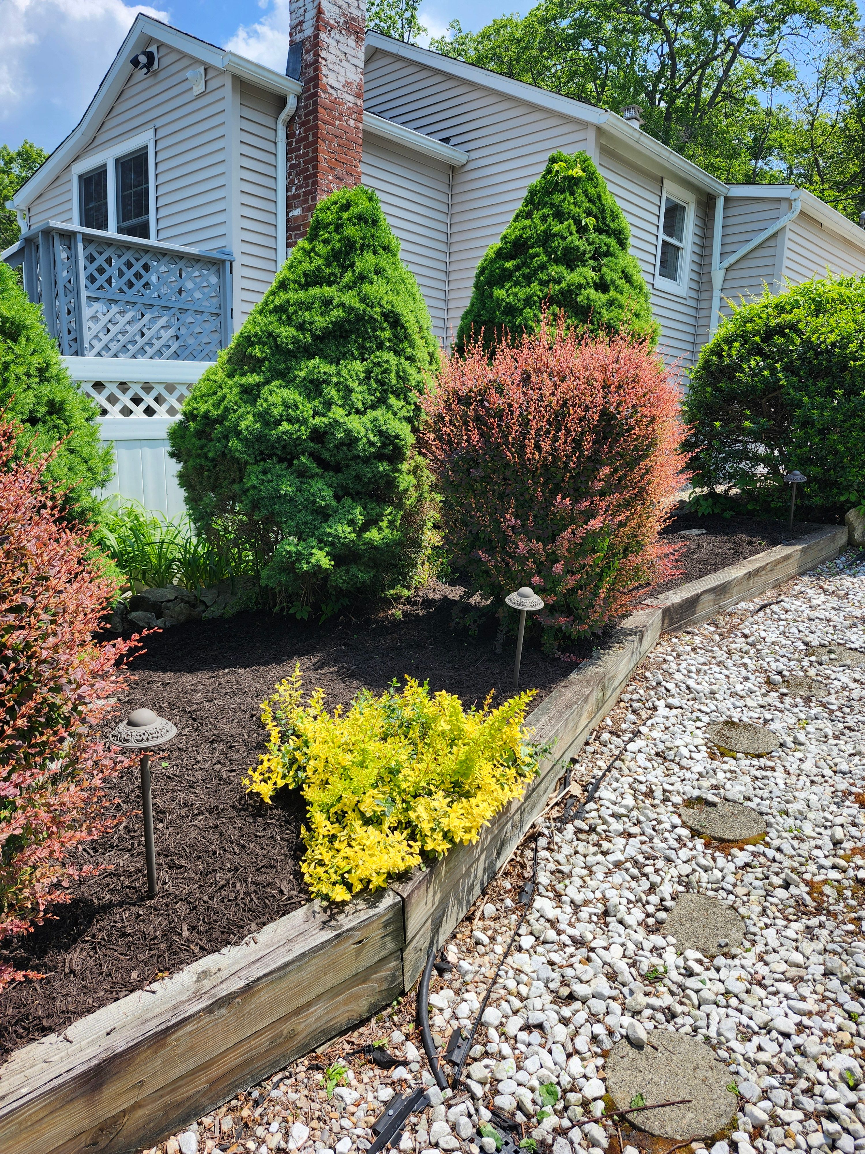 Muclhing & Weeding for Landscape Innovations LLC in Torrington, CT