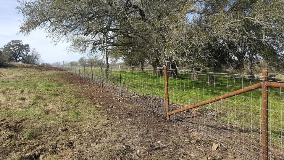 Fences for Rudy's Custom Fence Building in Luling, TX