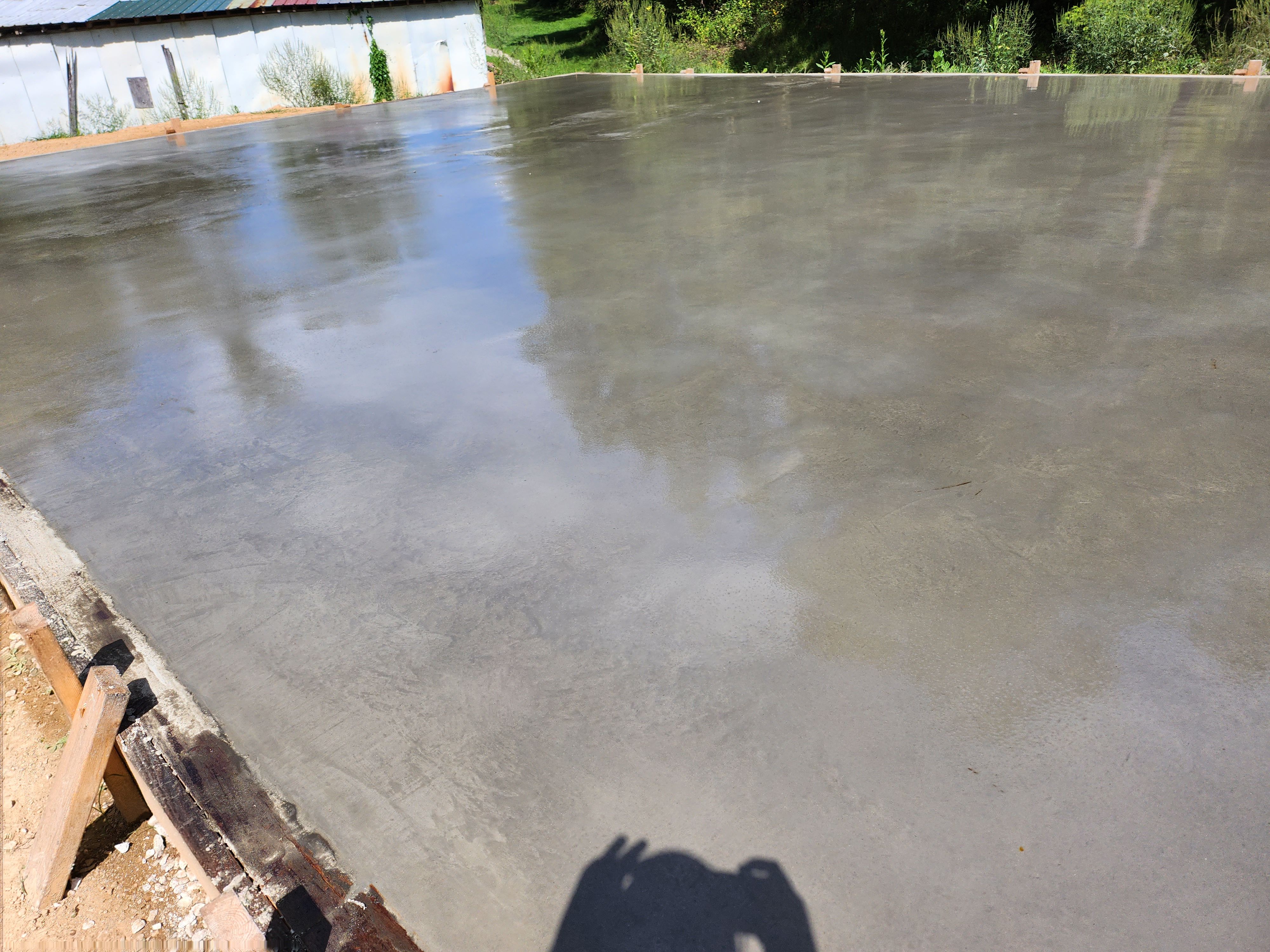 Slabs slick as glass for Hellards Excavation and Concrete Services LLC in Mount Vernon, KY