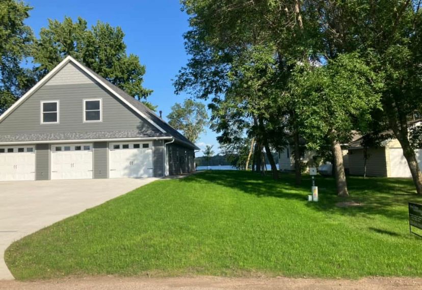  for Premier Services in New London, MN