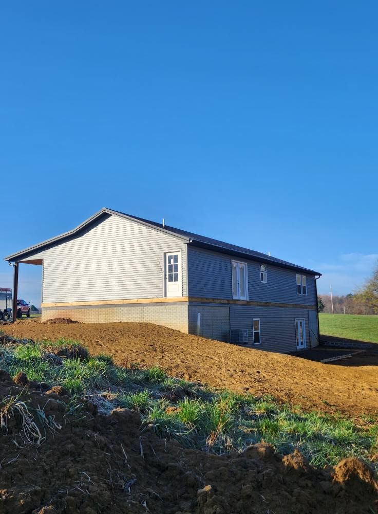Roofing for Top Hand Roofing and Gutters in Pomeroy, OH