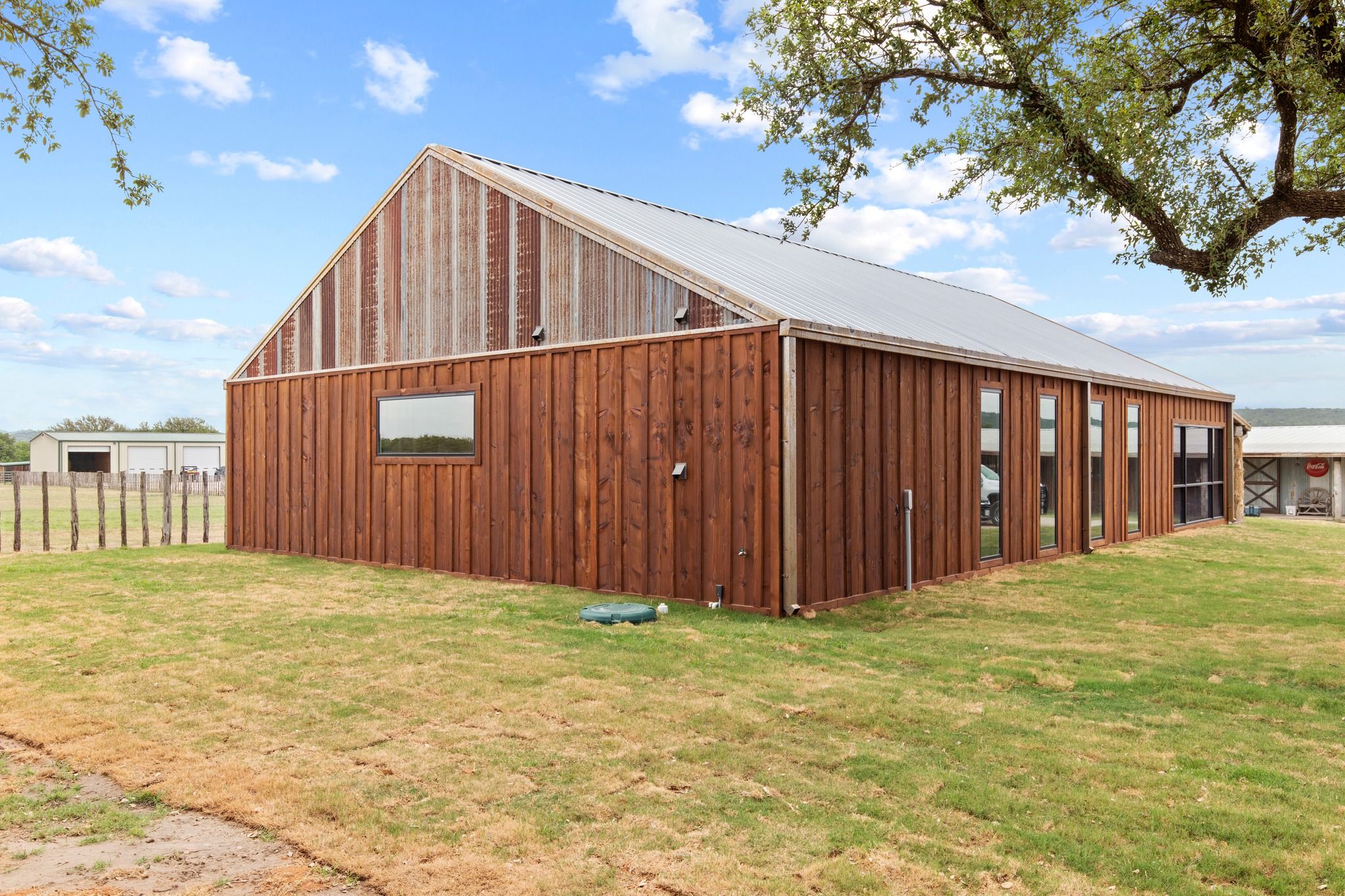 Custom Homes + Barndominium Homes for Who Can Construction in Stephenville, TX