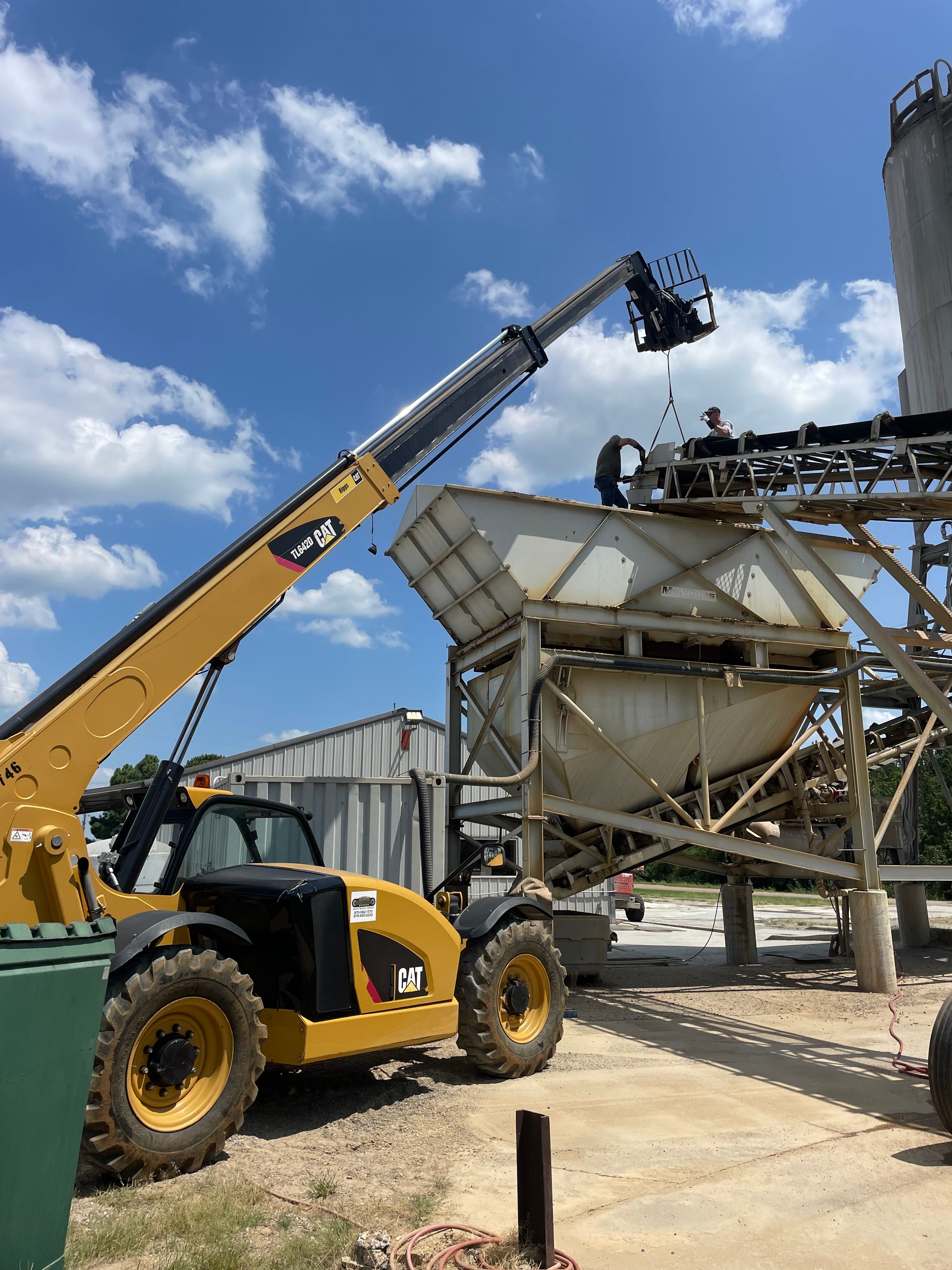 Rental Equipment  for JUSTIN JACQUES LLC DBA DOUBLE J EXCAVATION in Nashville, AR