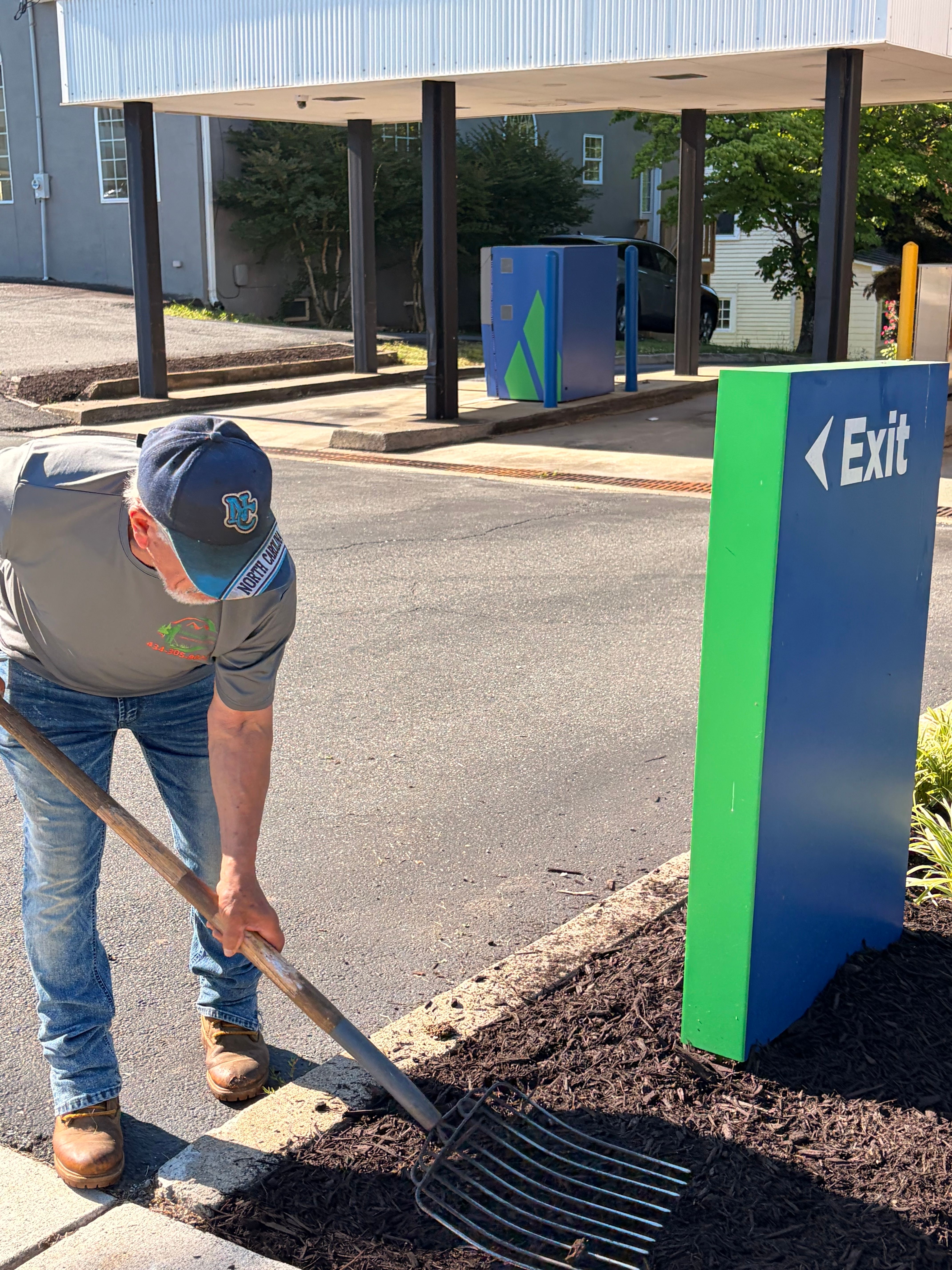  for Valencia’s Lawncare in Charlottesville, VA