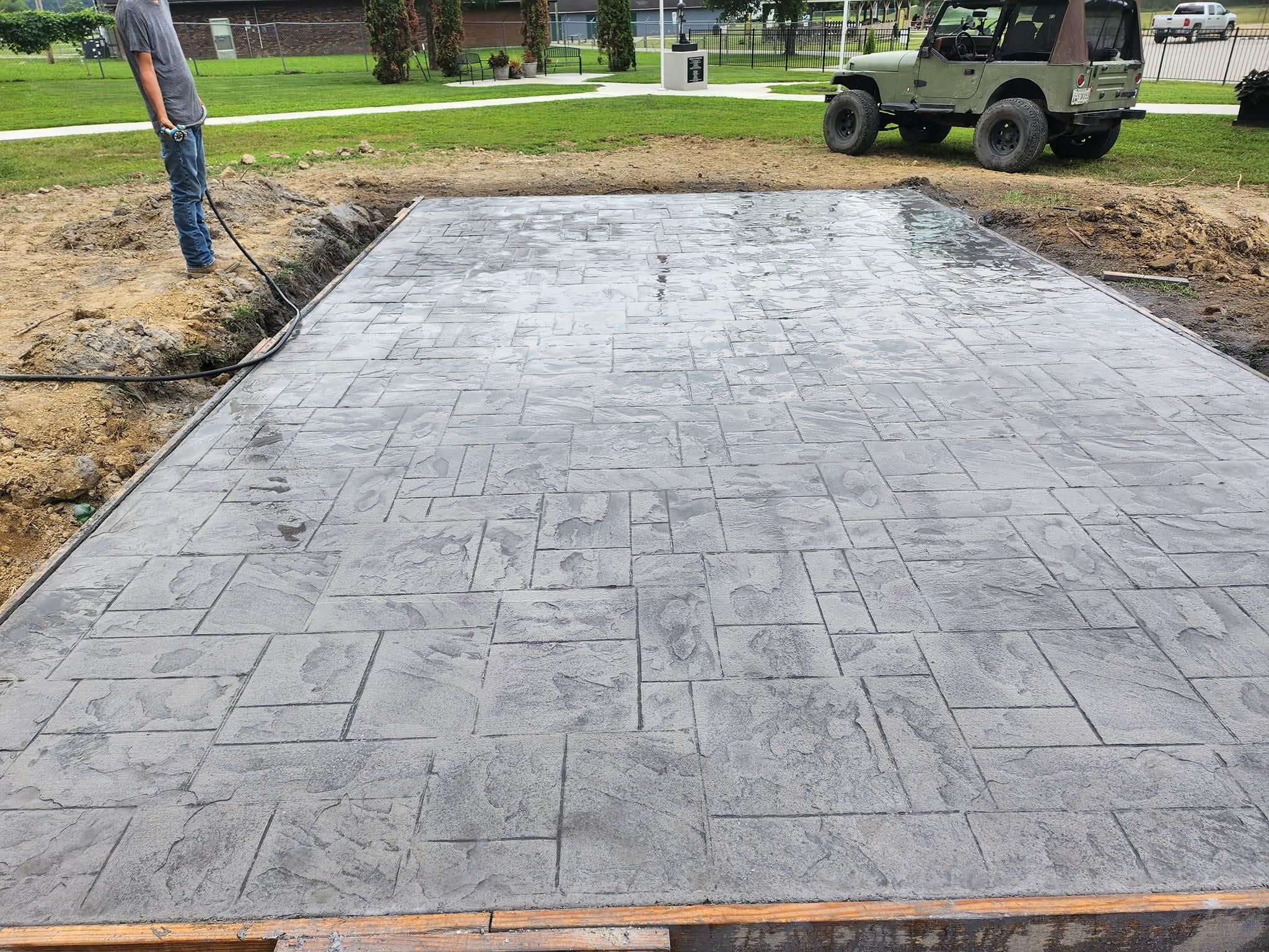 Concrete Driveways for Hellards Excavation and Concrete Services LLC in Mount Vernon, KY