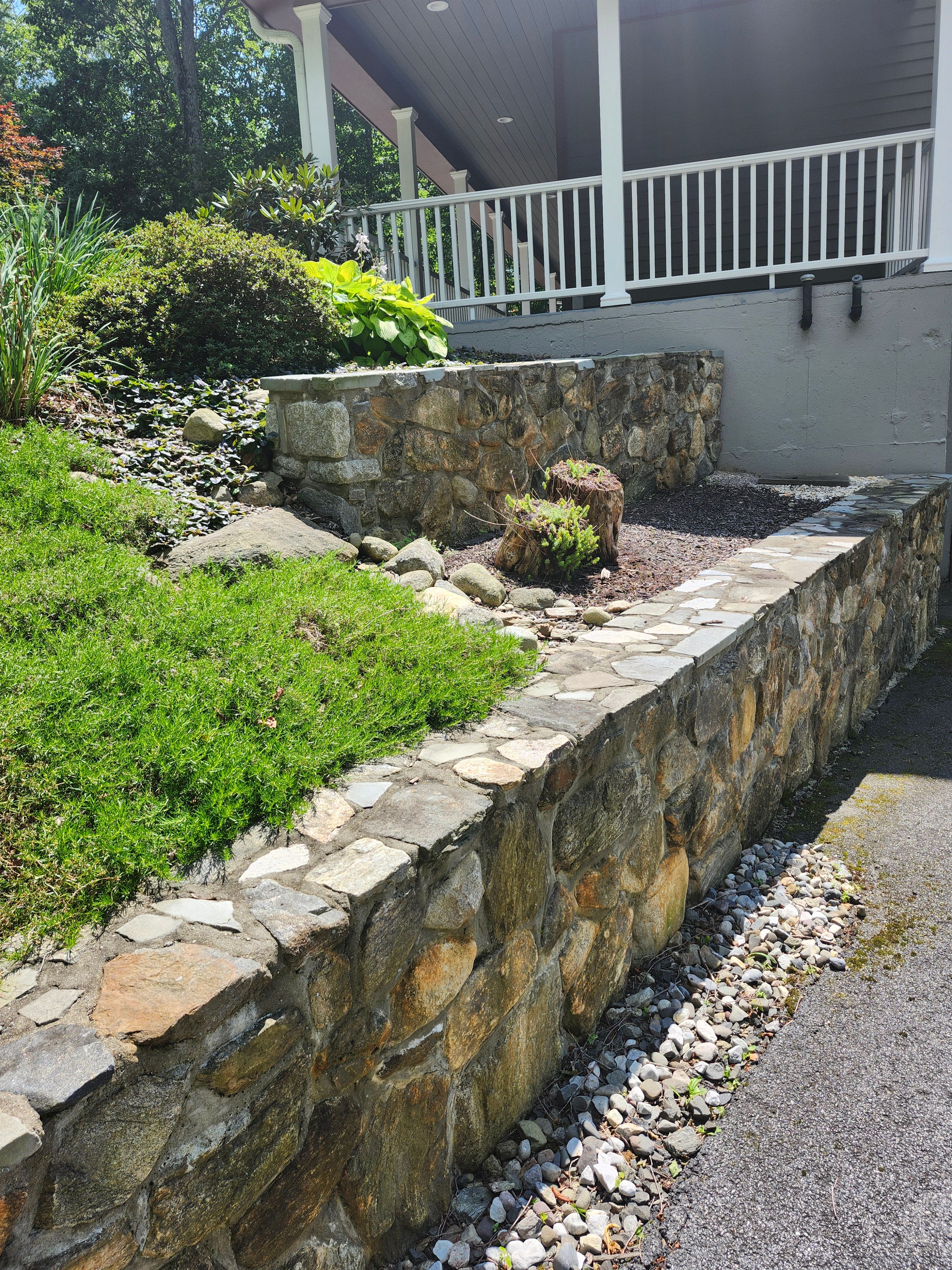 Muclhing & Weeding for Landscape Innovations LLC in Torrington, CT