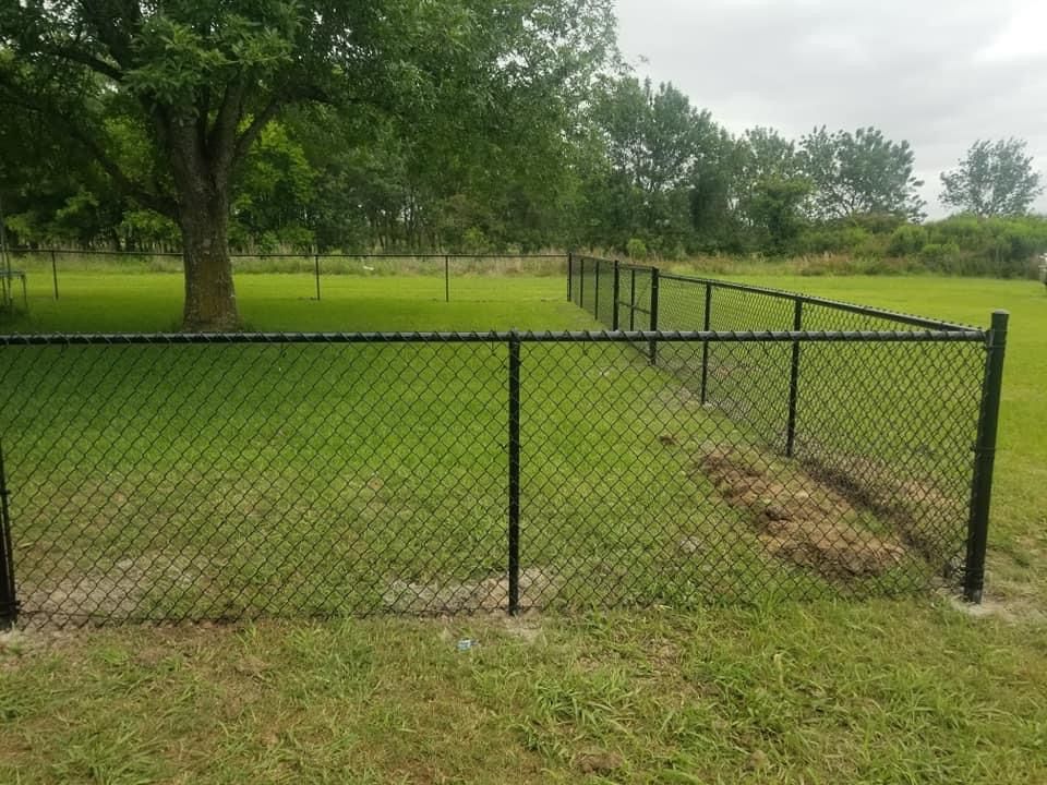 Black Chain Link Fencing for Pride Of Texas Fence Company in Brookshire, TX
