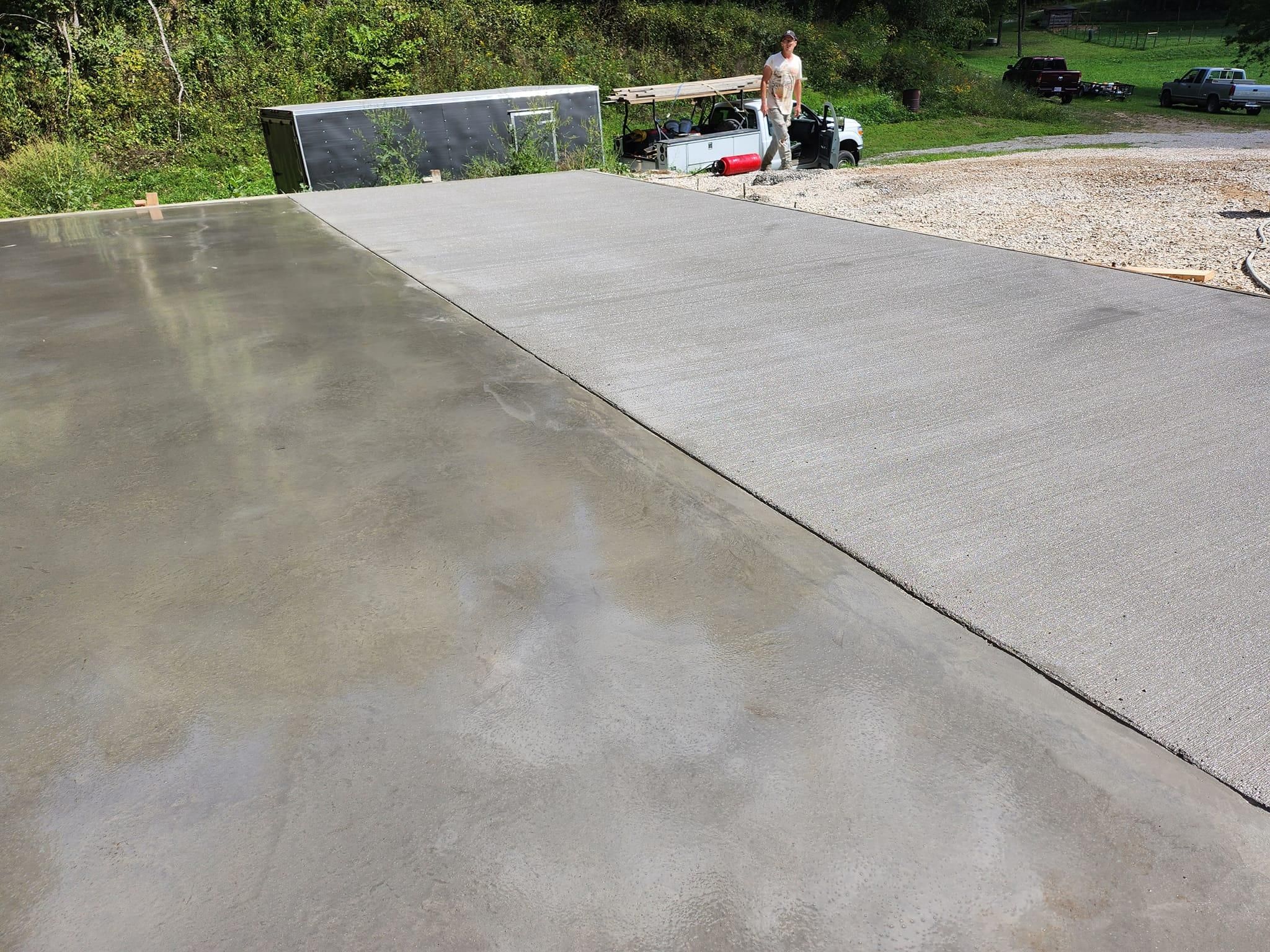 Concrete Driveways for Hellards Excavation and Concrete Services LLC in Mount Vernon, KY