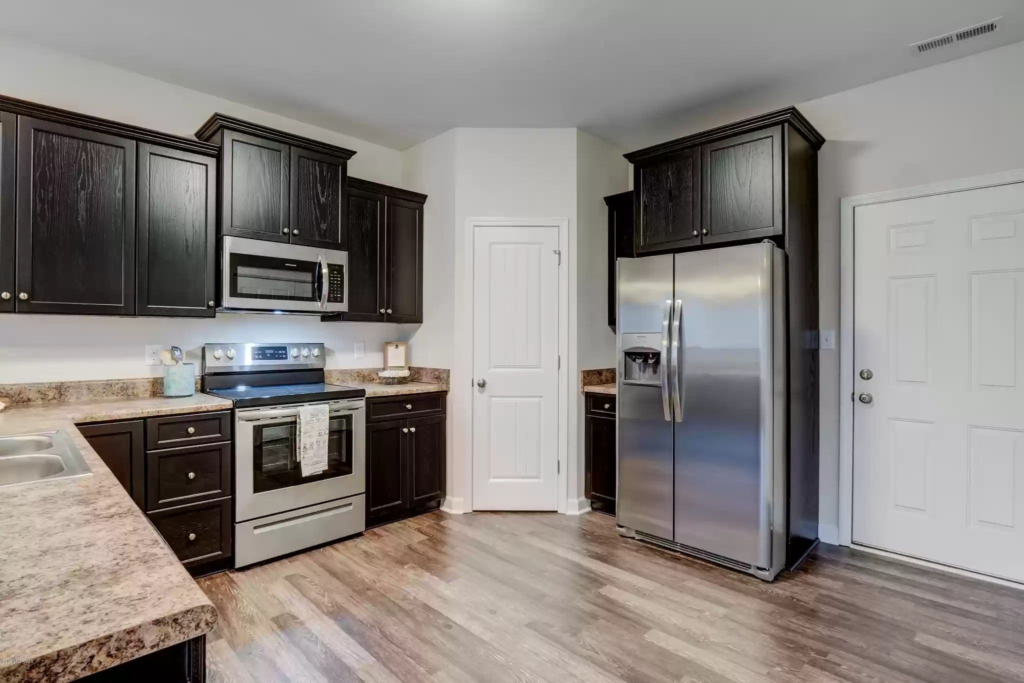 Kitchen and Cabinet Painting for Sea Spray Cabinet Painting in Hampstead, NC