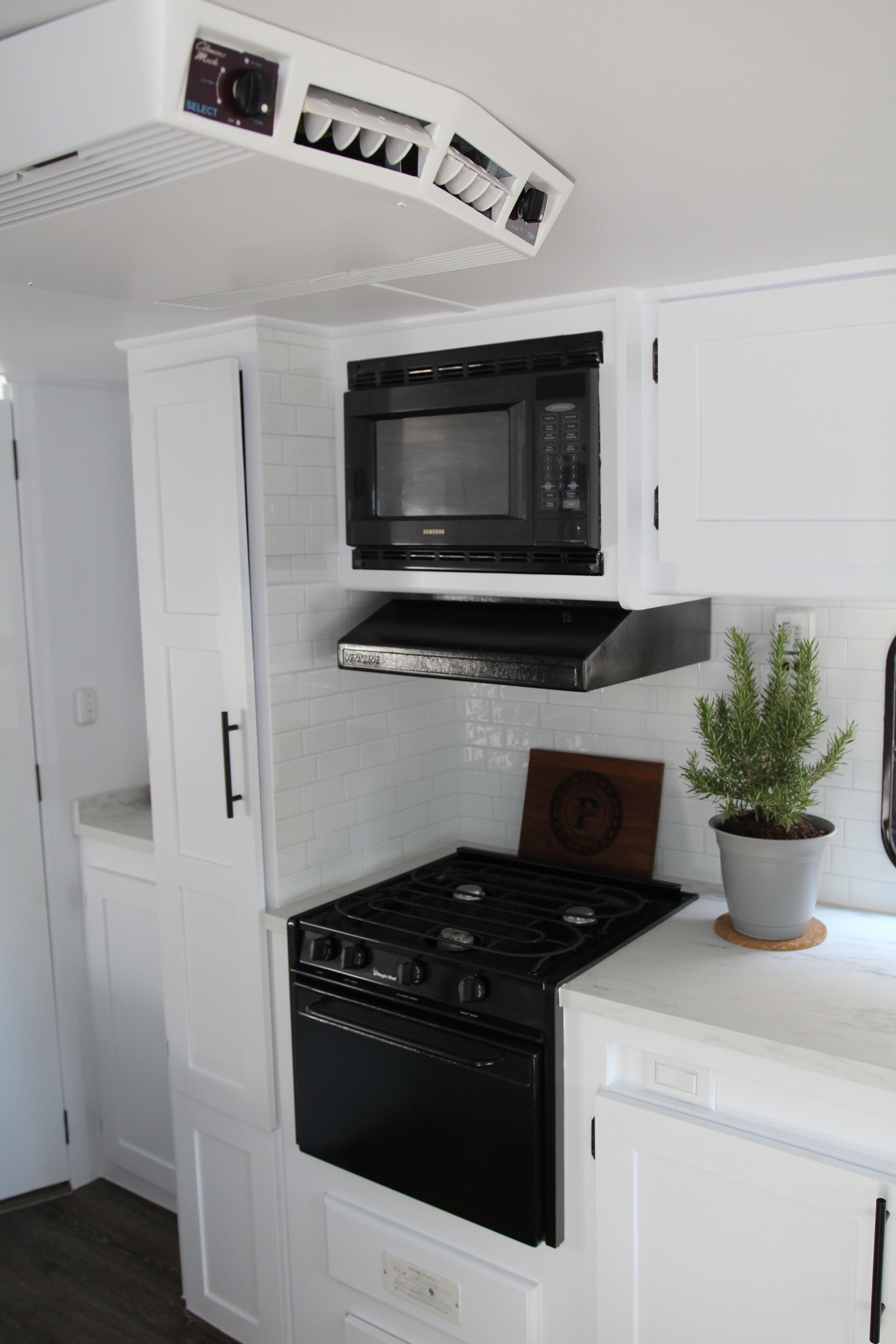 Hana - 2015 Fleetwood Travel Trailer for Mauka to Makai RV Renovations in Los Angeles, CA