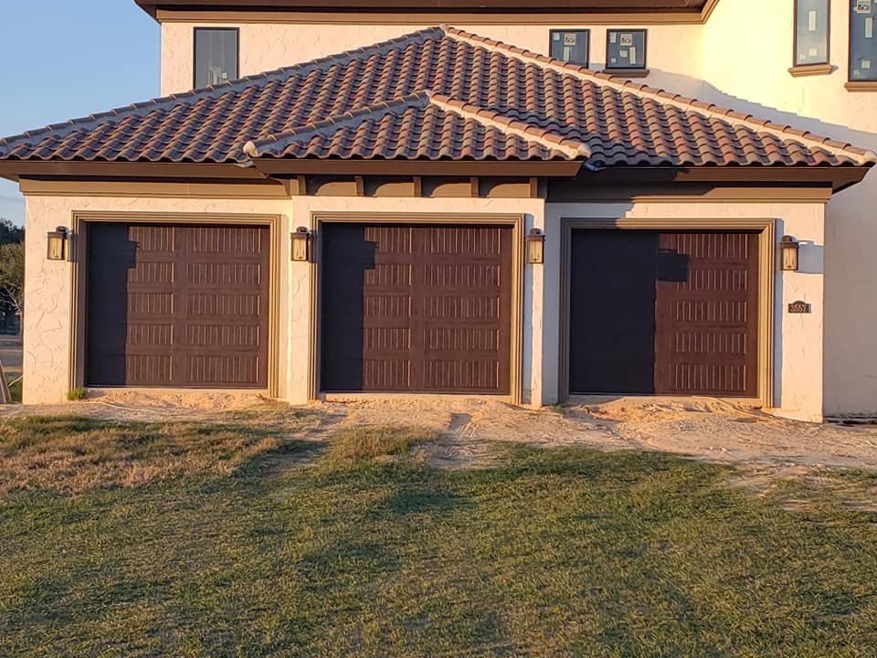 Garage Door Installation for Advantage Garage Doors, LLC in De Leon Springs, FL