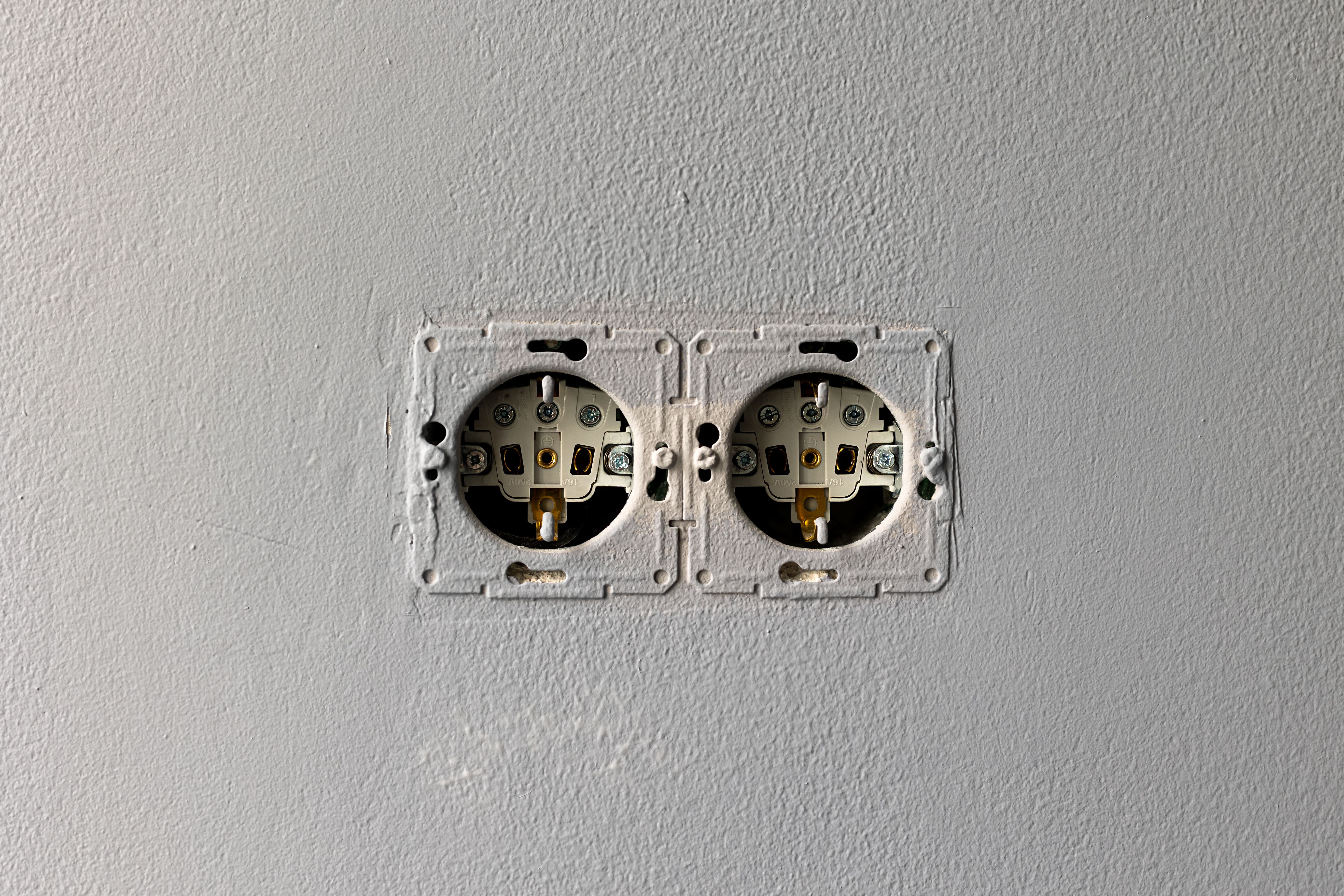  for Red's Electric in Camdenton, MO