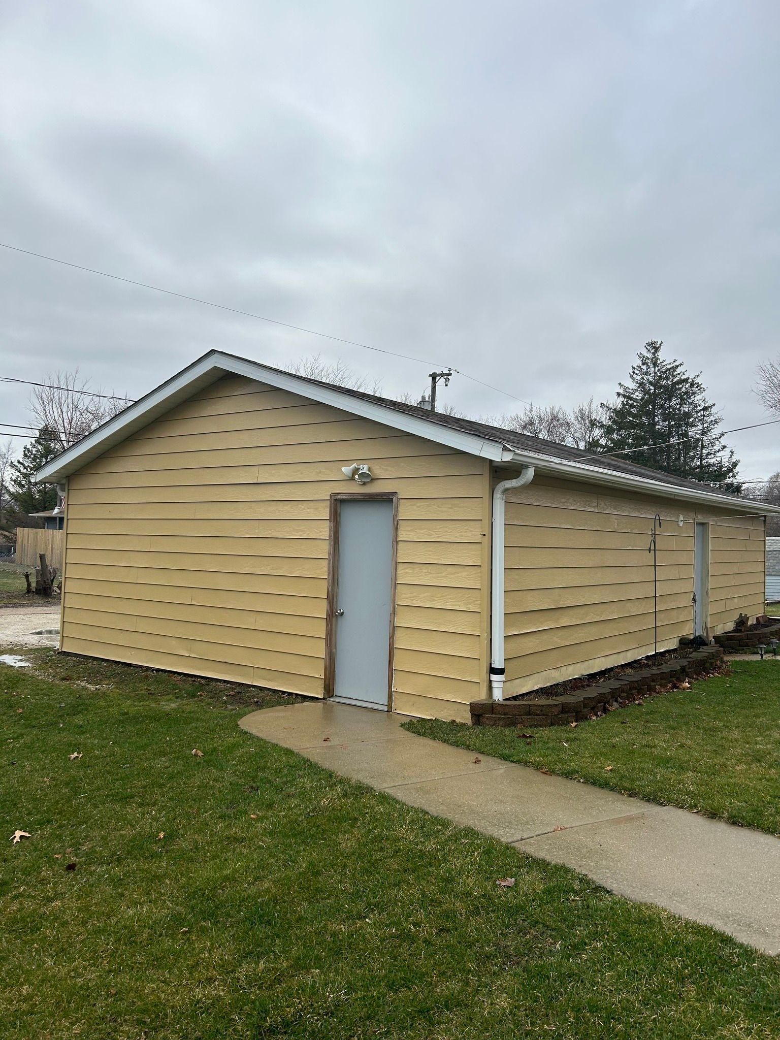 Home Softwash for J&J Power Washing and Gutter Cleaning in Sycamore, IL