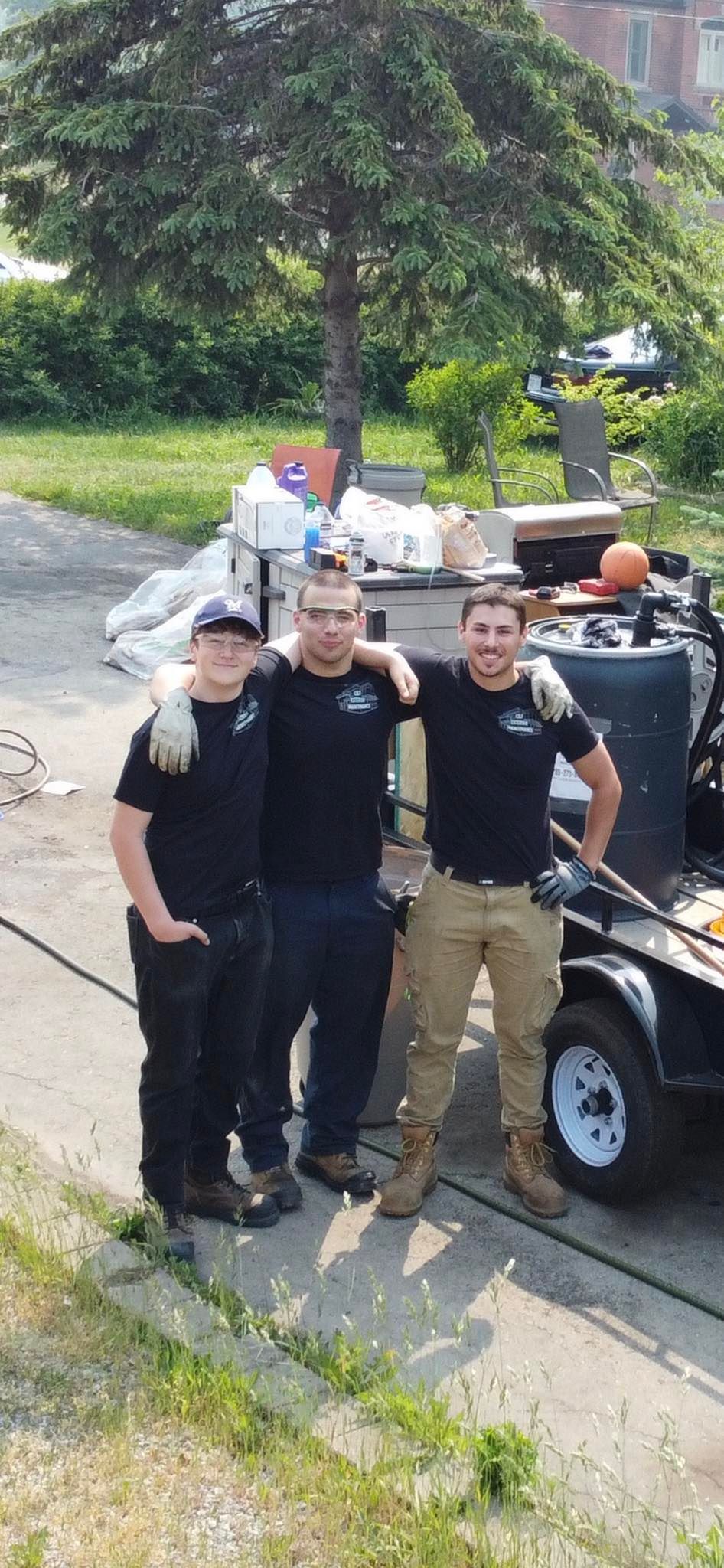  for CMN Exterior Maintenance in Hamilton, ON