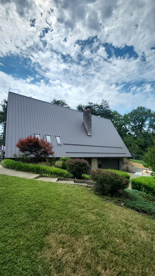 Roofing for Top Hand Roofing and Gutters in Pomeroy, OH