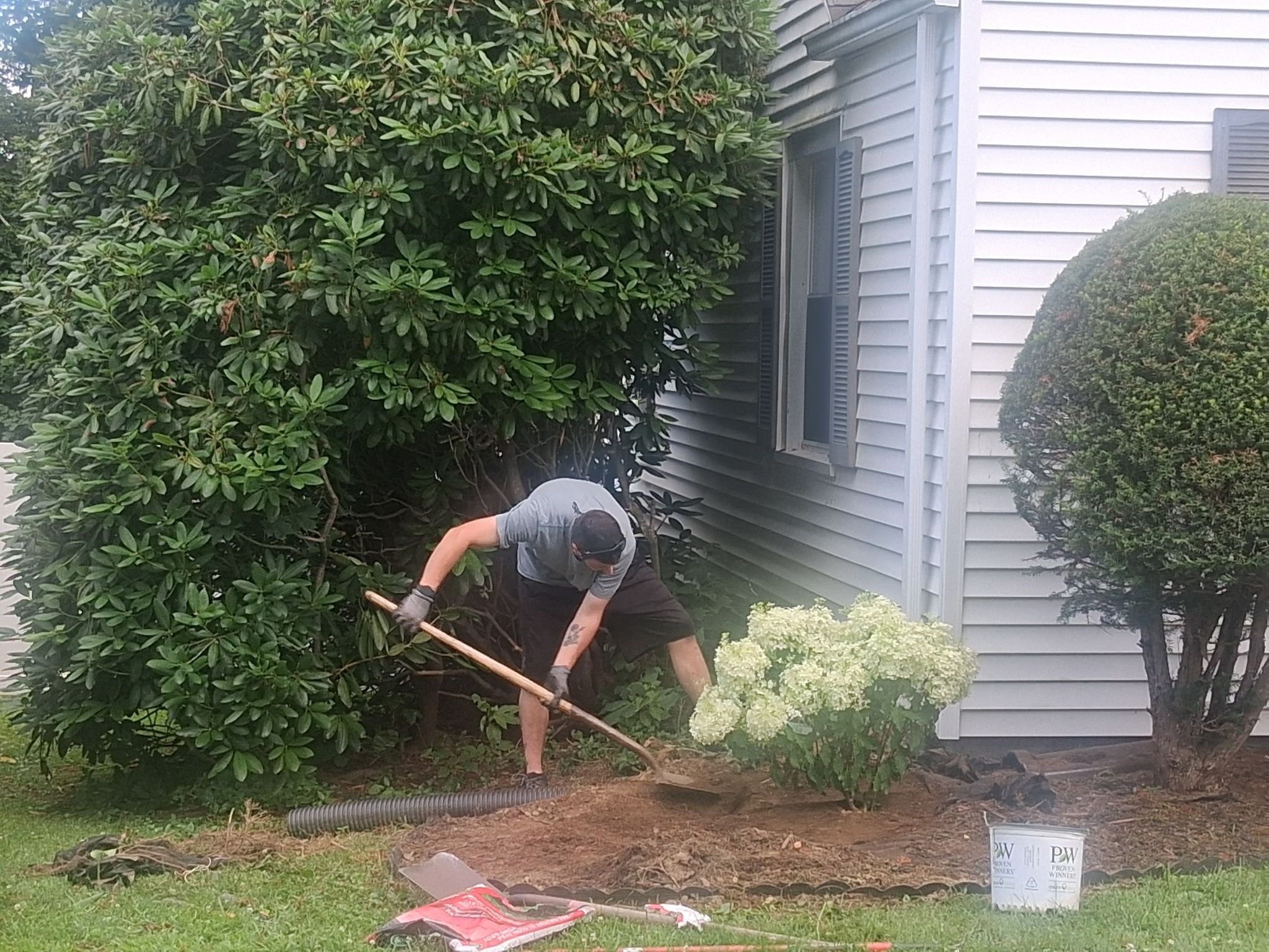Flower & Tree Planting for Landscape Innovations LLC in Torrington, CT