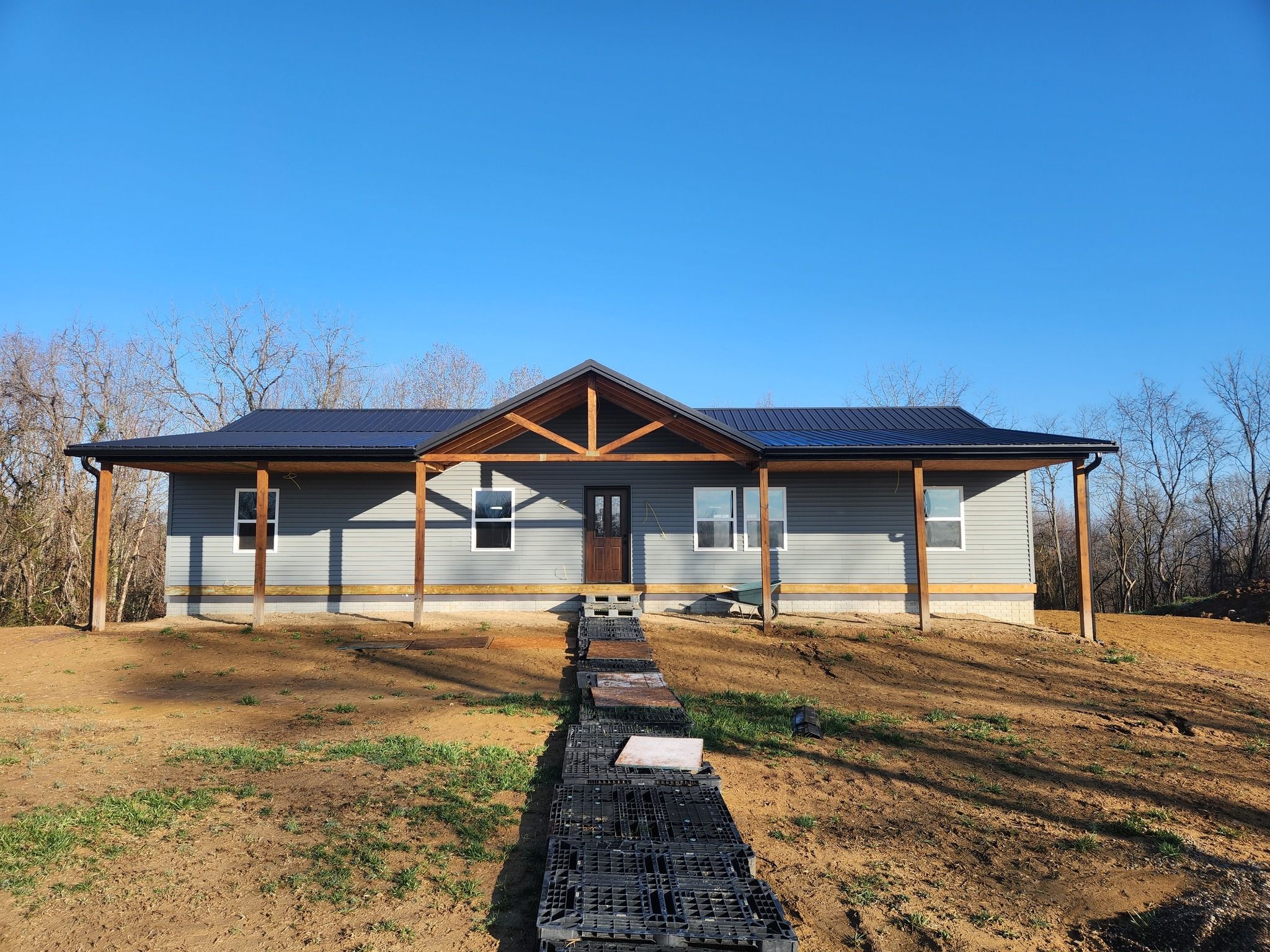 Roofing for Top Hand Roofing and Gutters in Pomeroy, OH
