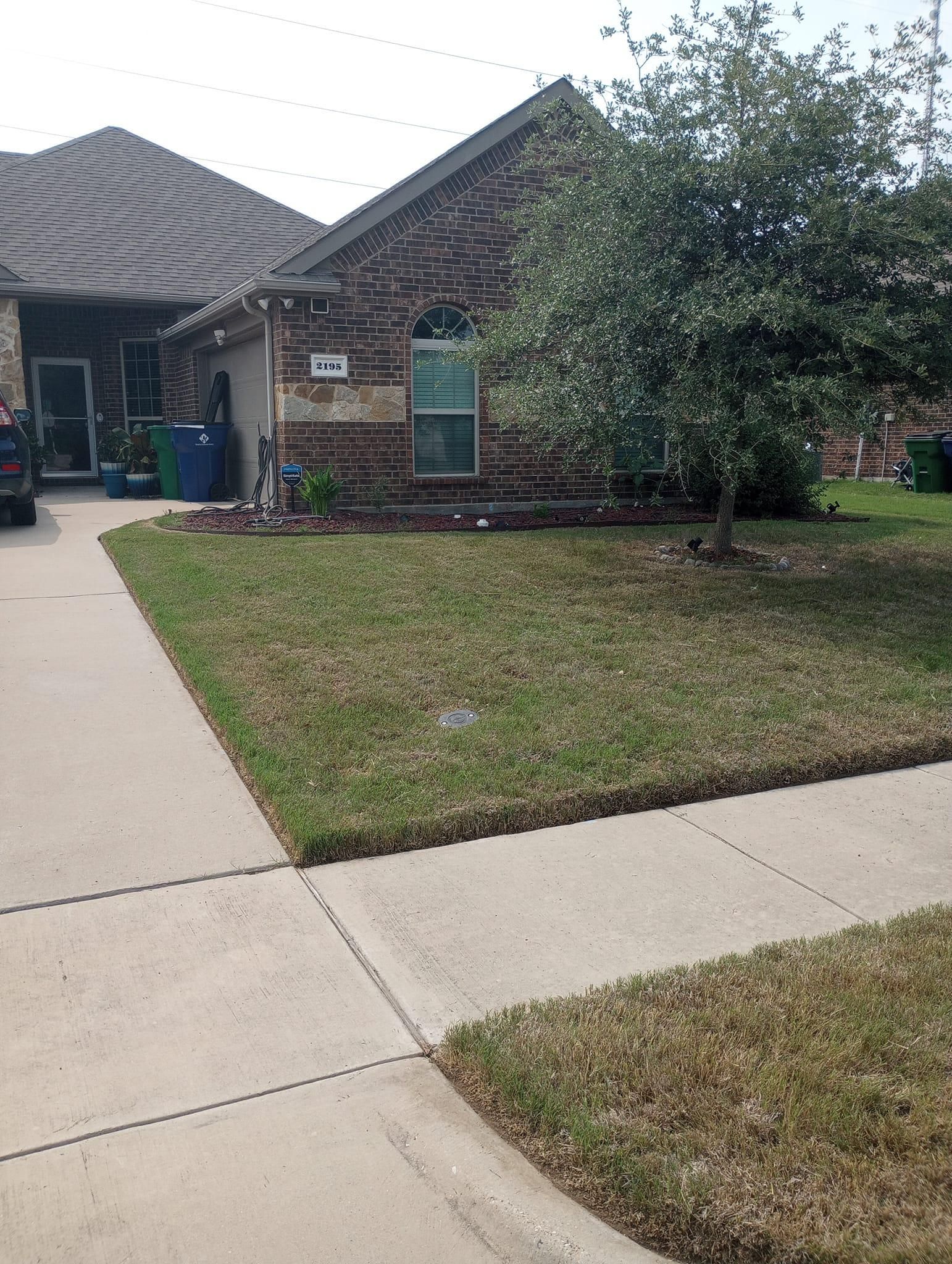 Mowing for Emergency Yard Care LLC in Waxahachie, TX