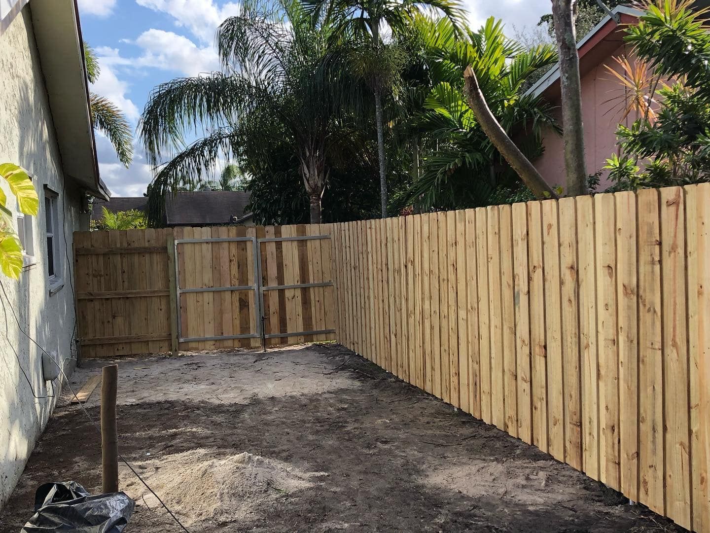 Fence & Gate Installation for Maui Fence LLC in Miami, FL