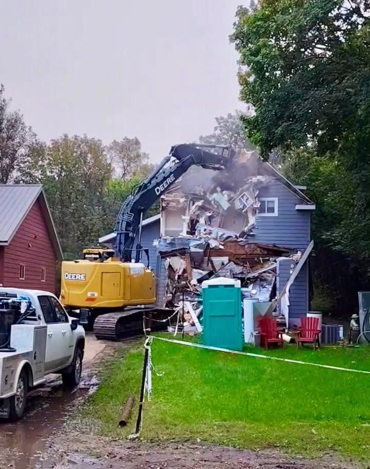  for Premier Services in New London, MN