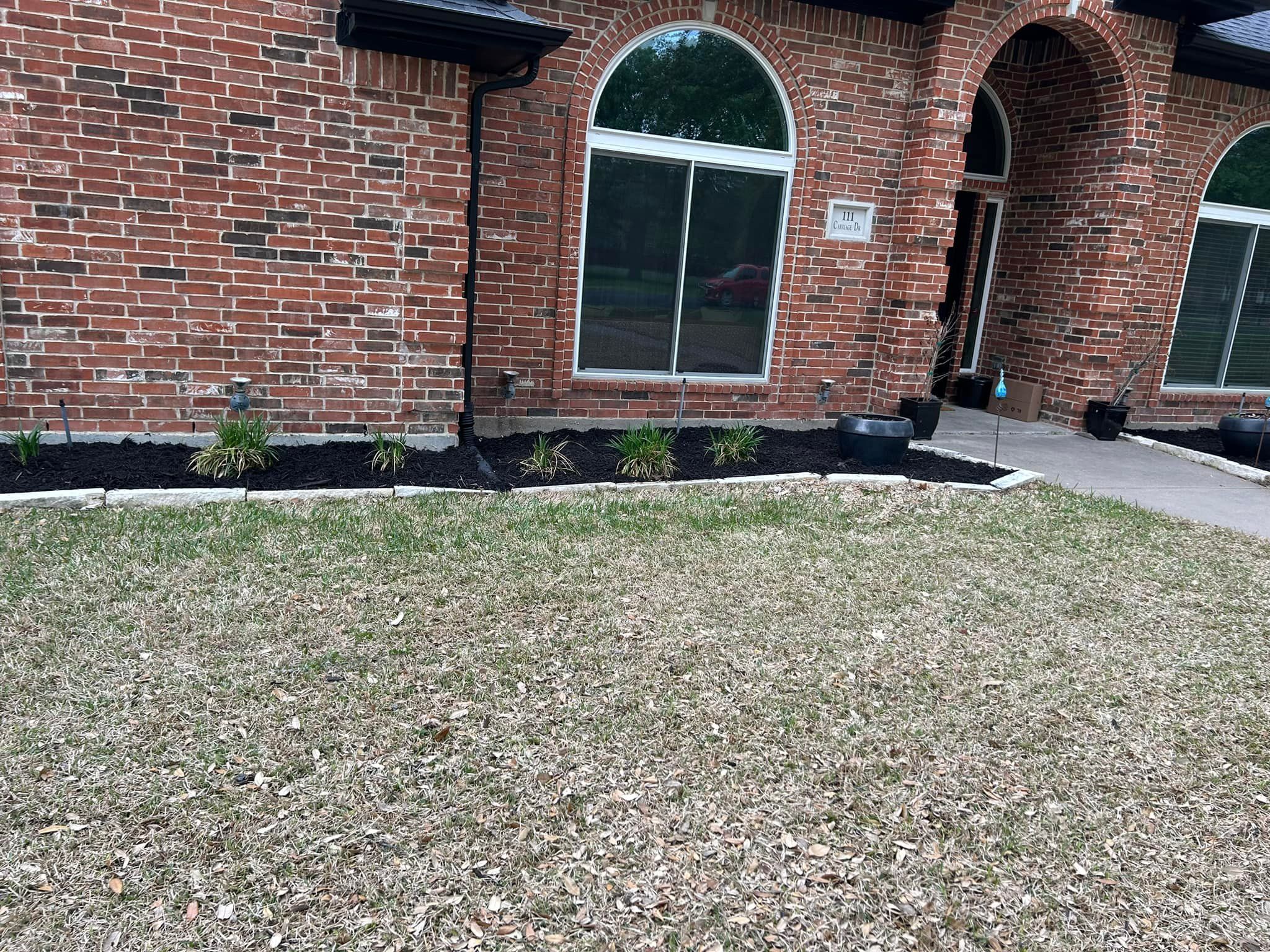 Landscaping for Juniors Lawn Service in Waxahachie, TX