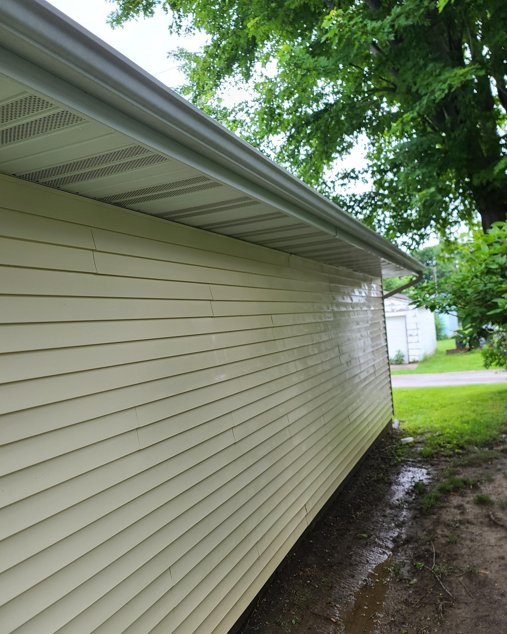 Interior and Exterior Window Cleaning for Paneless Window Cleaning LLC in Iowa City, IA