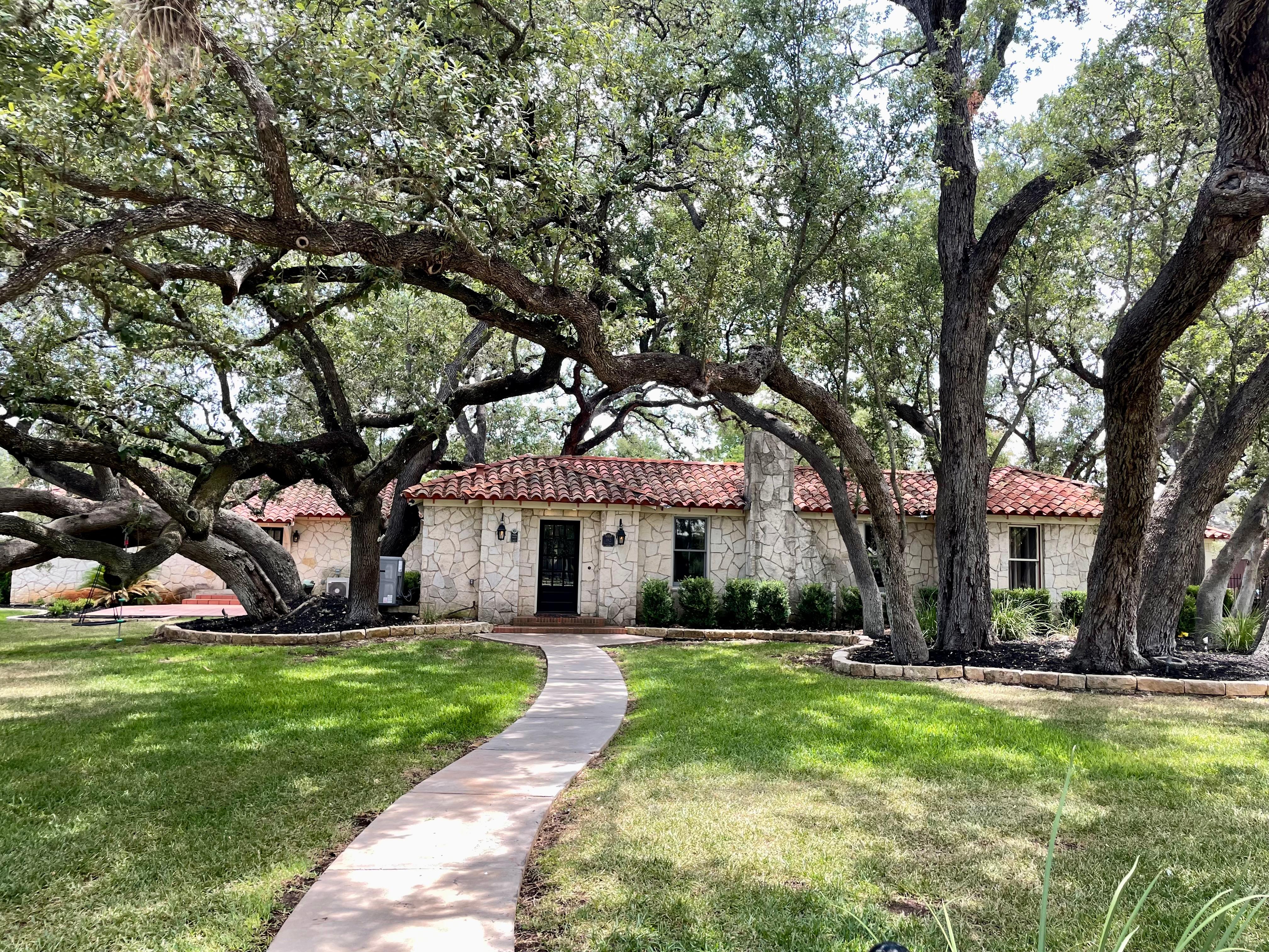 Residential Window Cleaning for Patriot Window Cleaning LLC in Canyon Lake, TX
