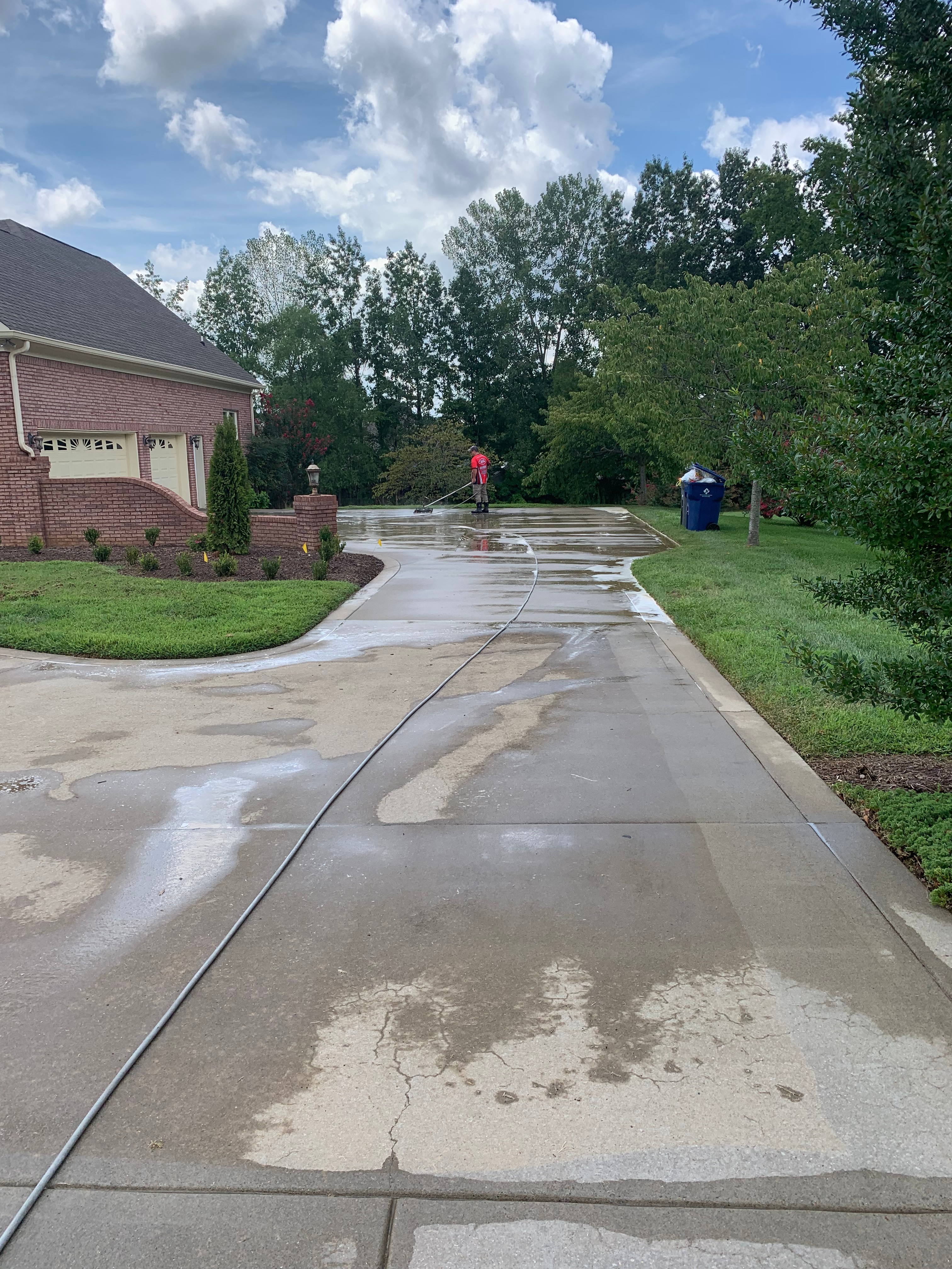 Driveway and Sidewalk Cleaning for Oakland Power Washing in Clarksville, TN