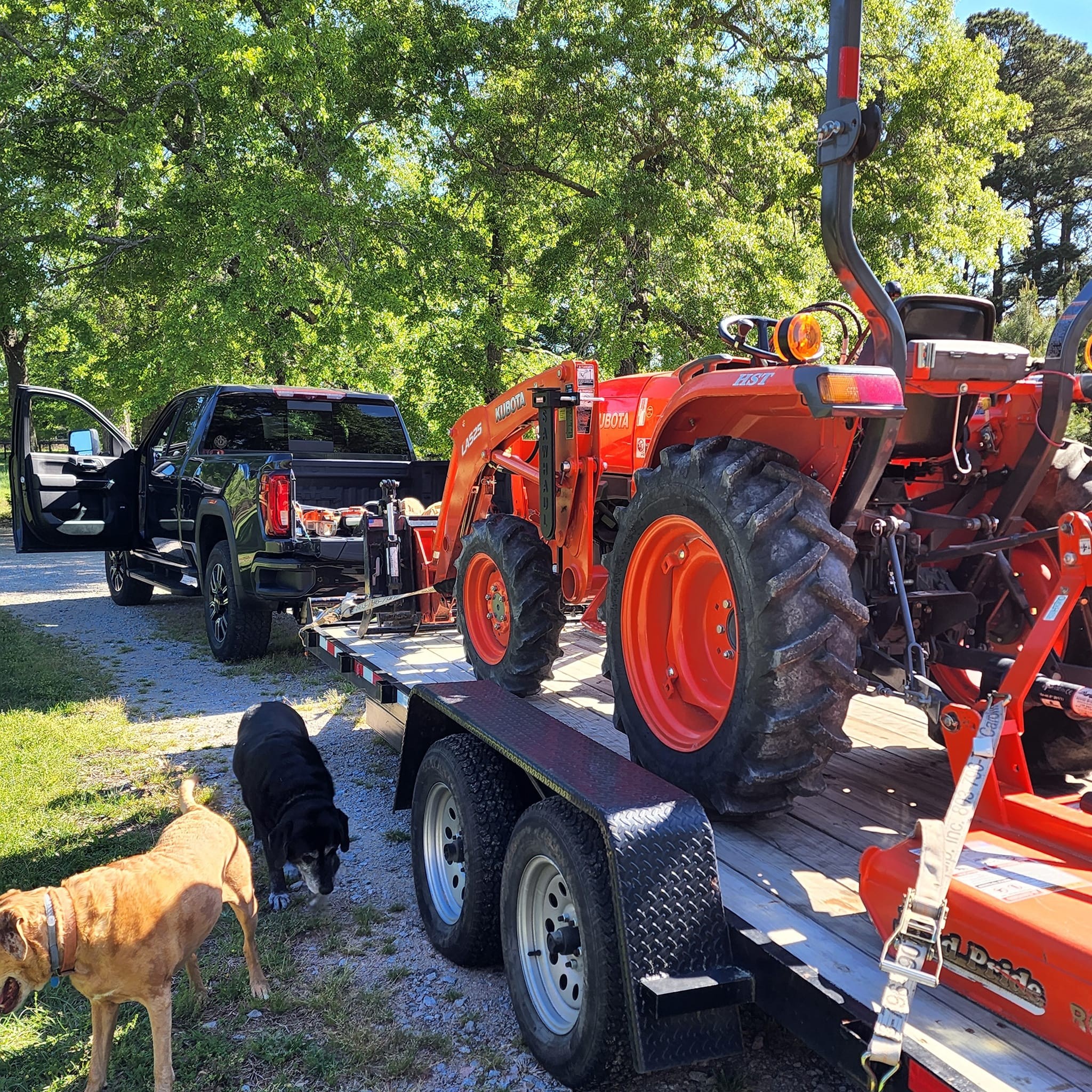 Muddy Paws Landscaping team in Lugoff, SC - people or person