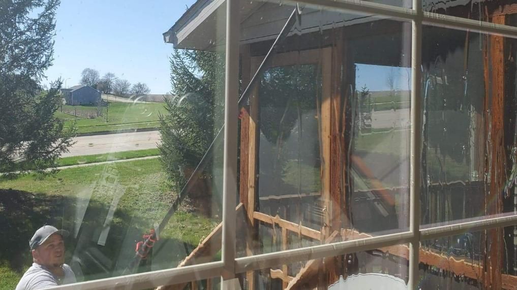 Interior and Exterior Window Cleaning for Paneless Window Cleaning LLC in Iowa City, IA