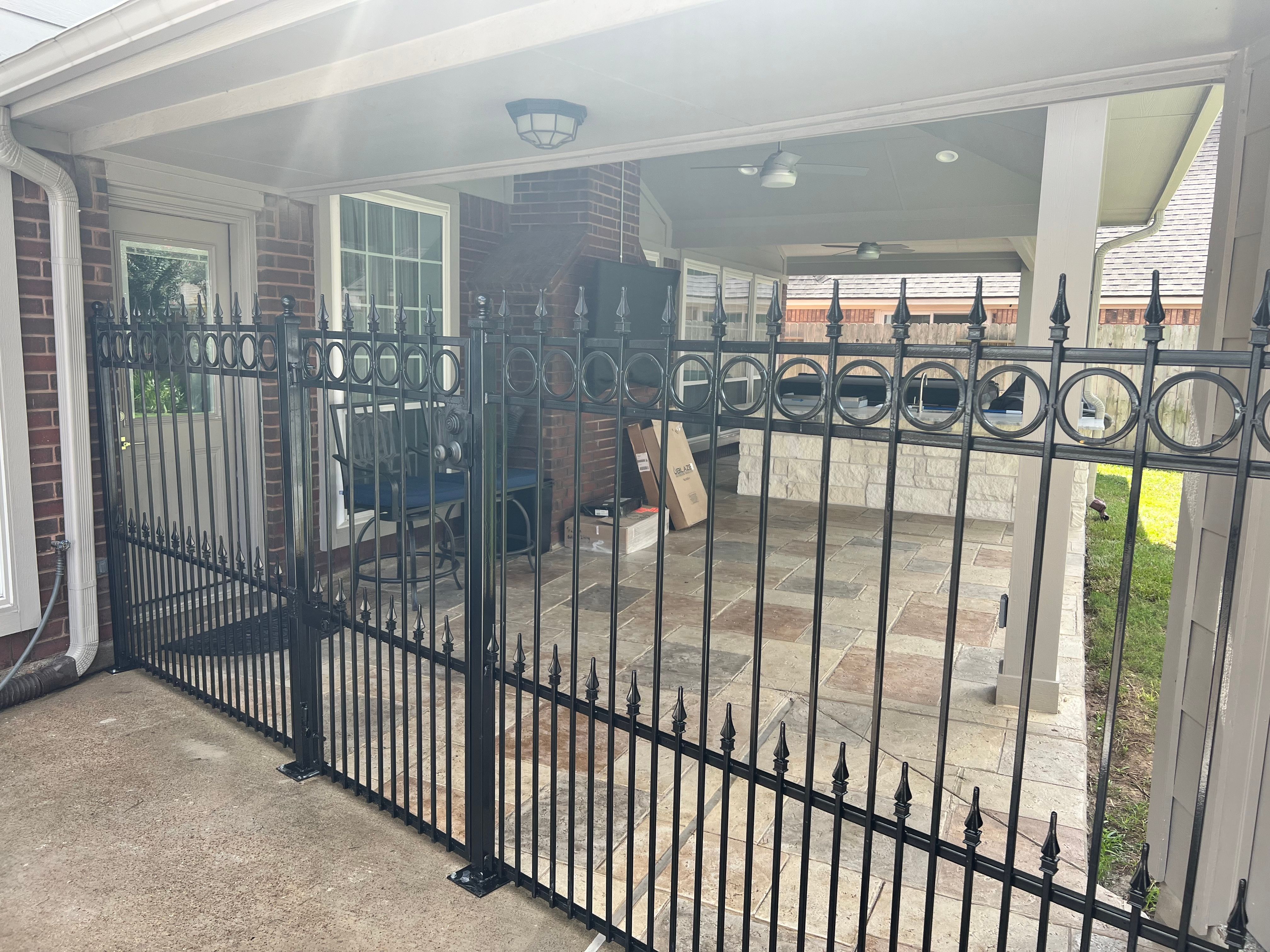 Privacy 3 Rail Fence for Pride Of Texas Fence Company in Brookshire, TX
